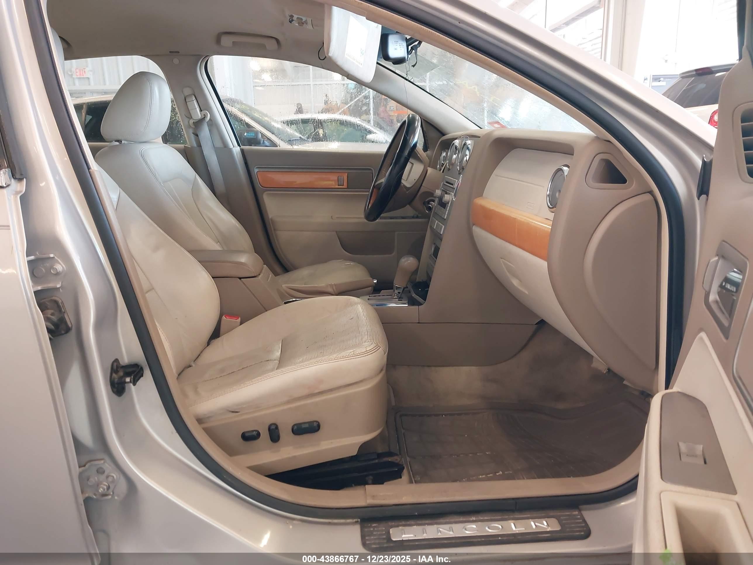 LINCOLN MKZ image 5