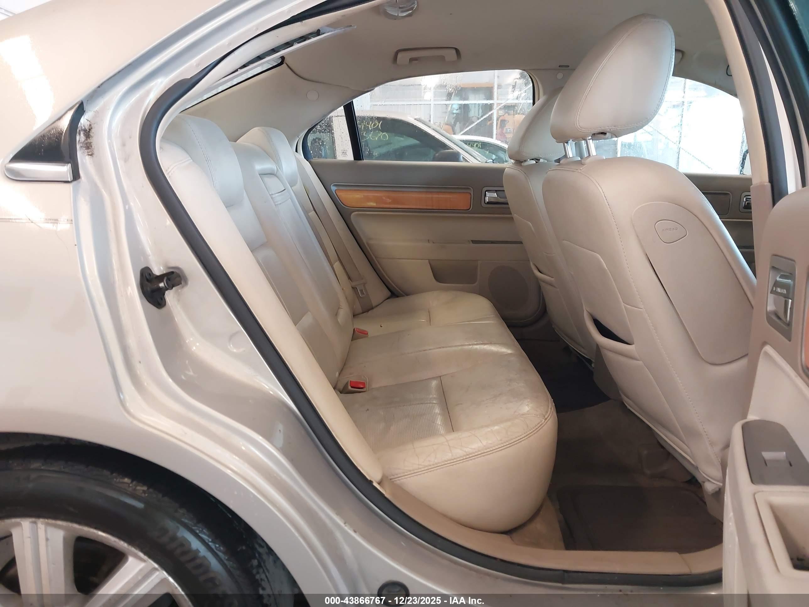 LINCOLN MKZ image 8