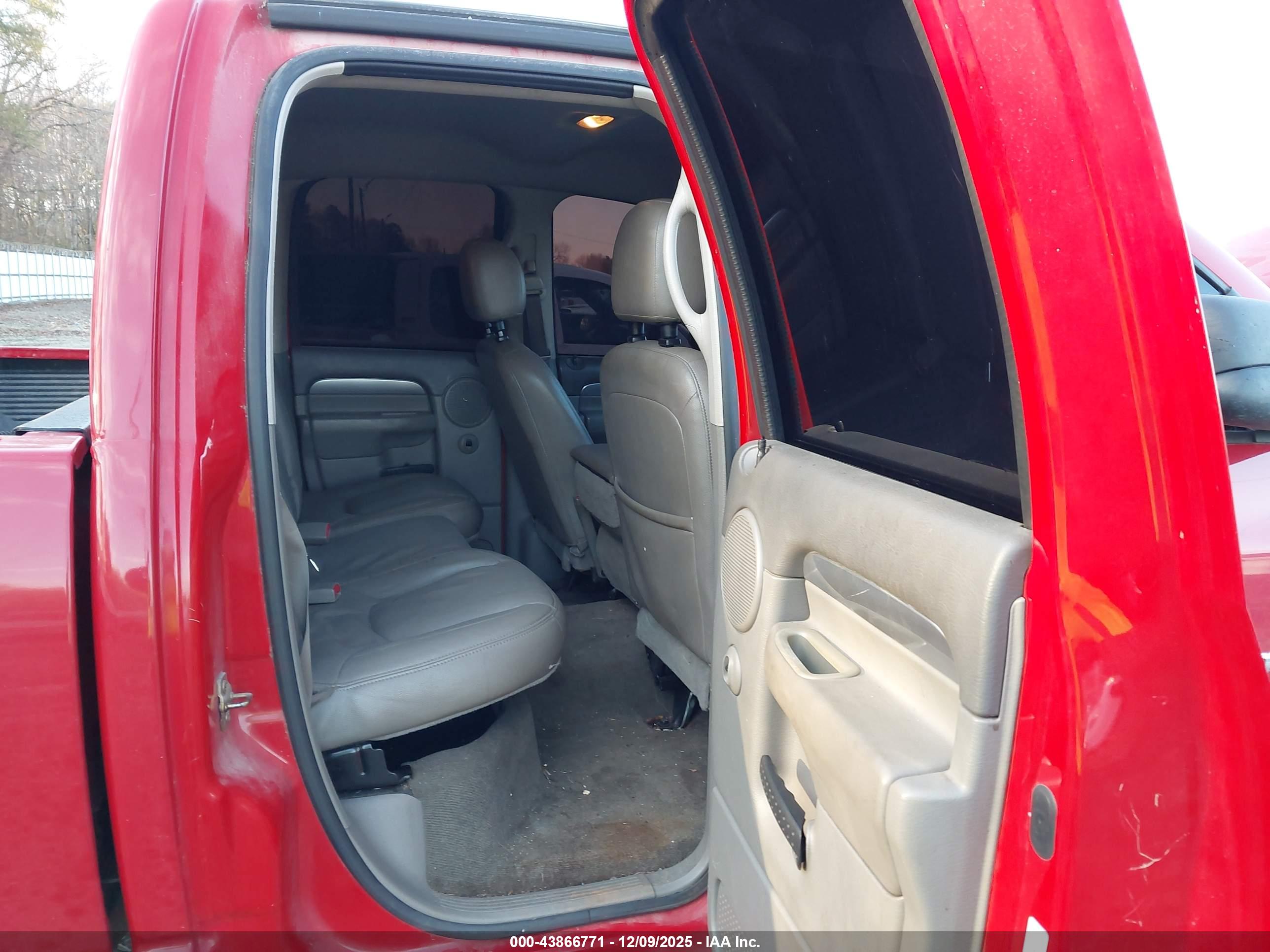 DODGE RAM image 8
