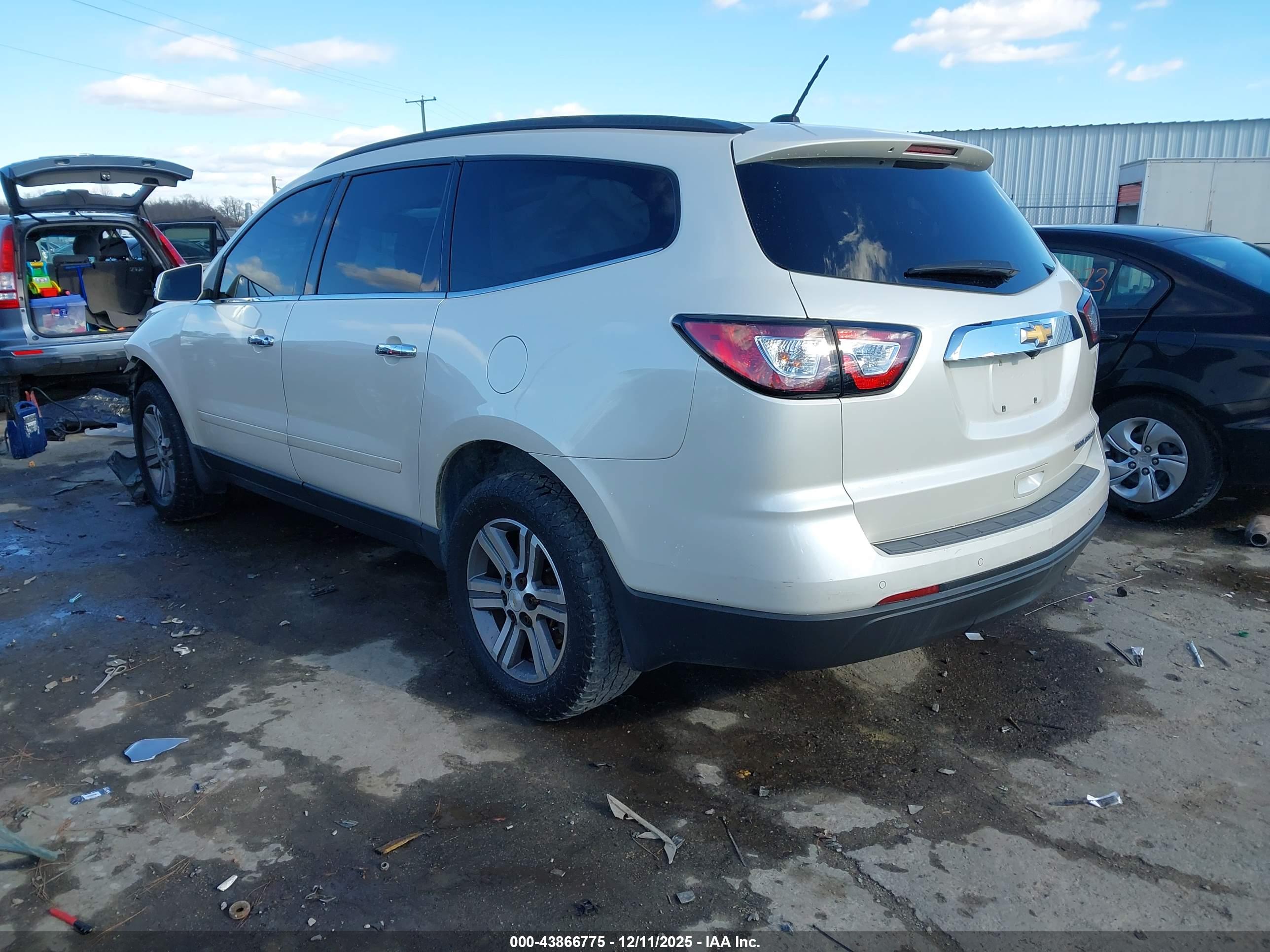 CHEVROLET TRAVERSE image 3
