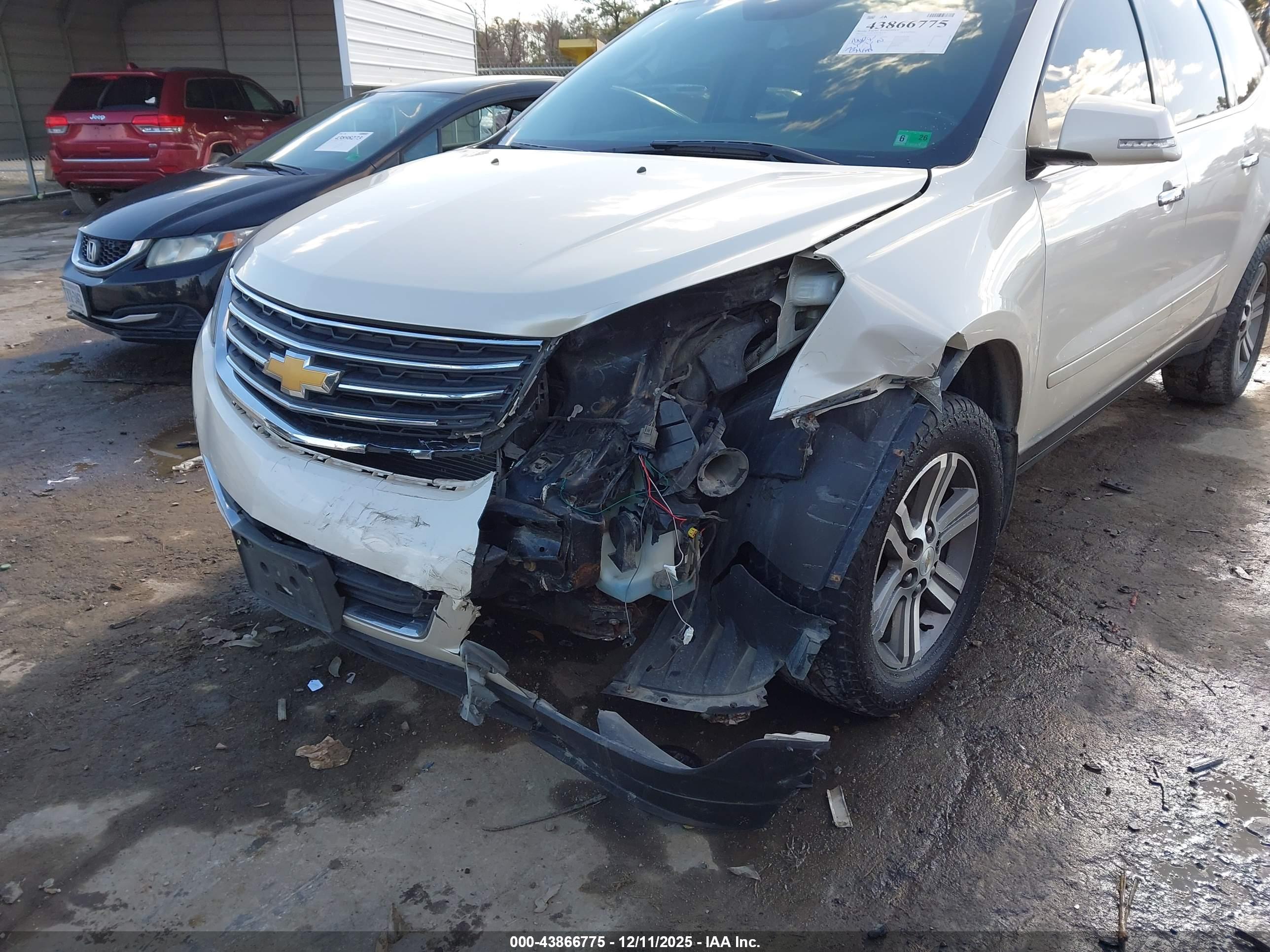 CHEVROLET TRAVERSE image 6