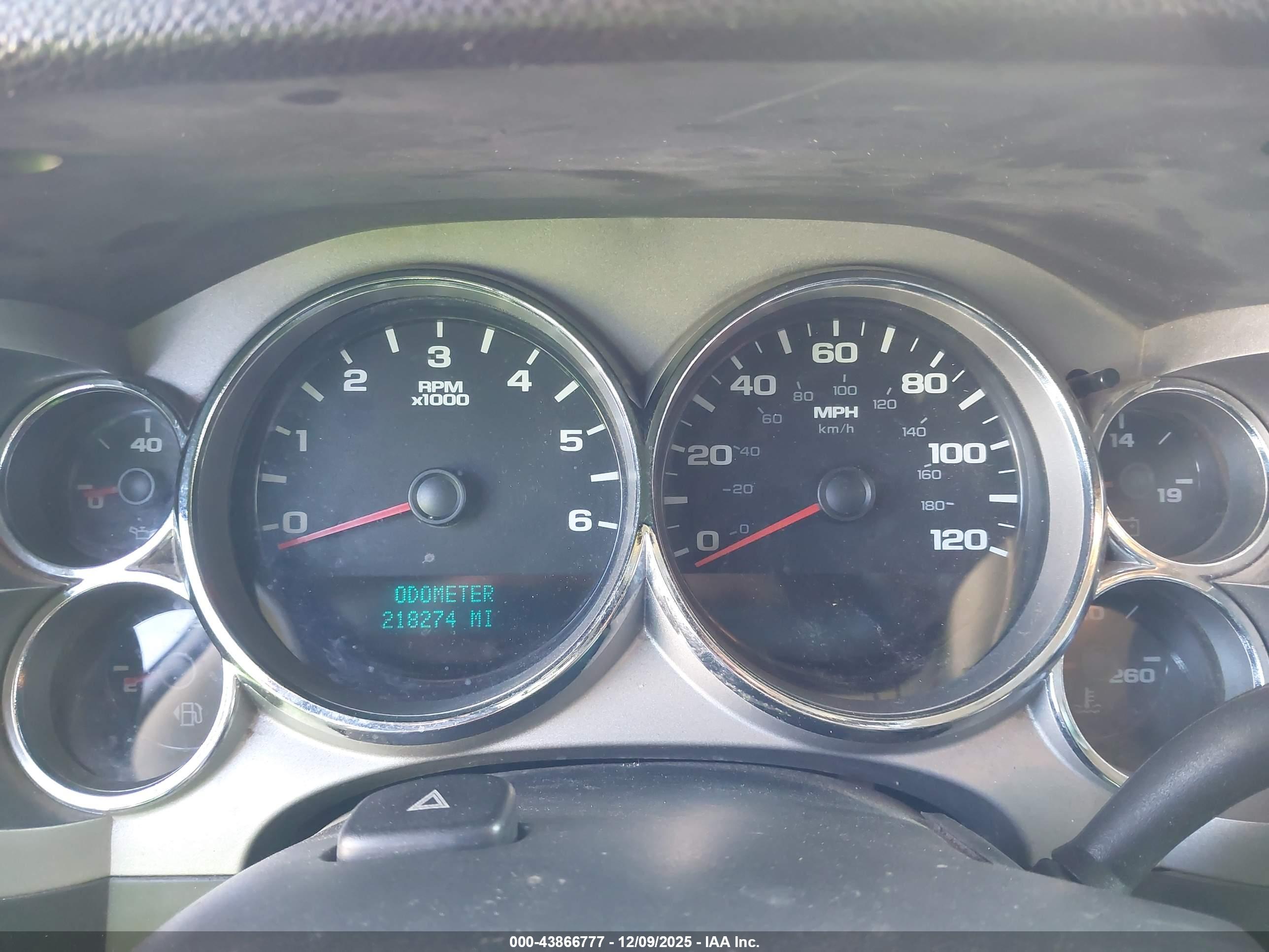 CHEVROLET SILVERADO image 7