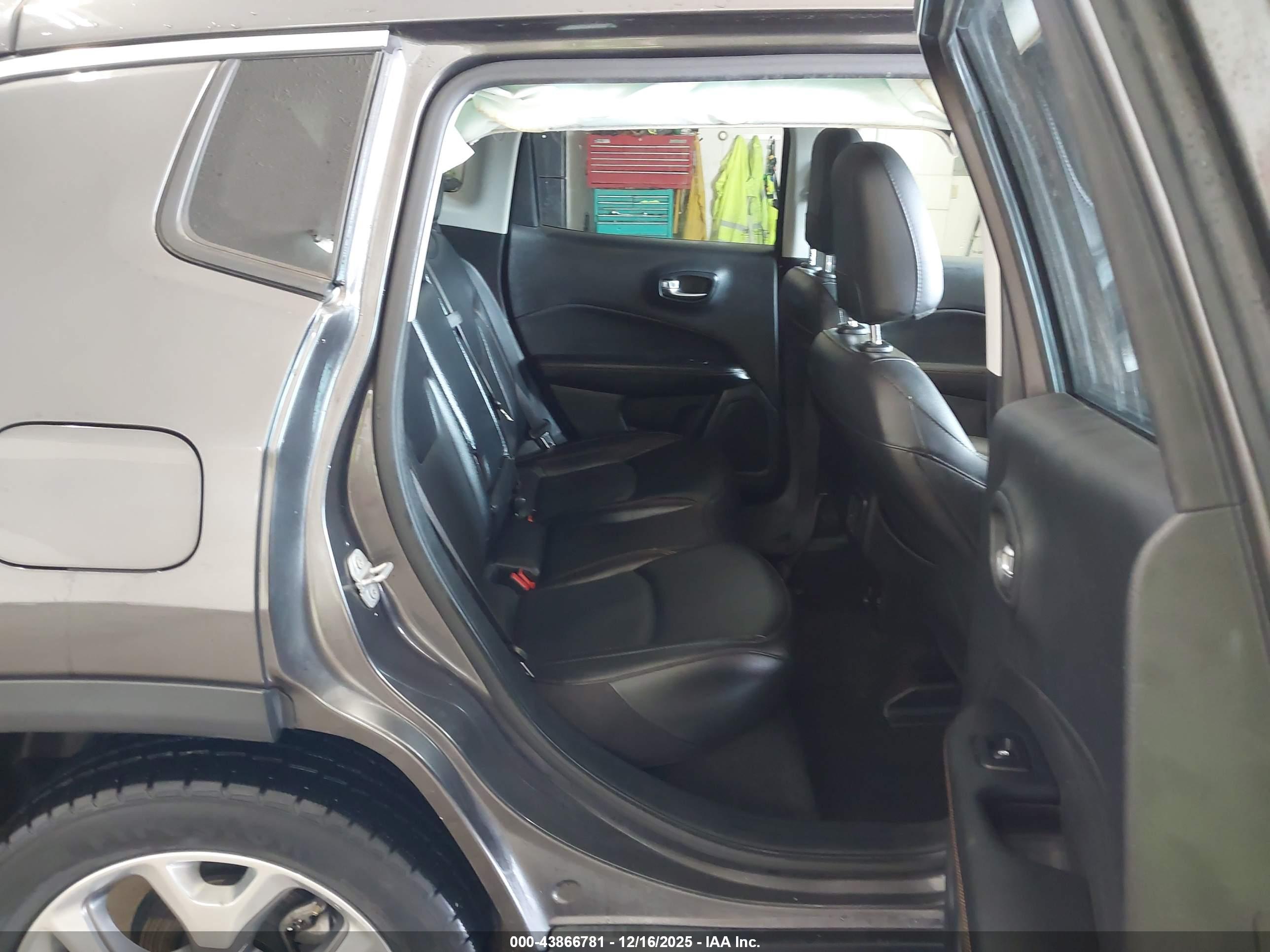 JEEP COMPASS image 8
