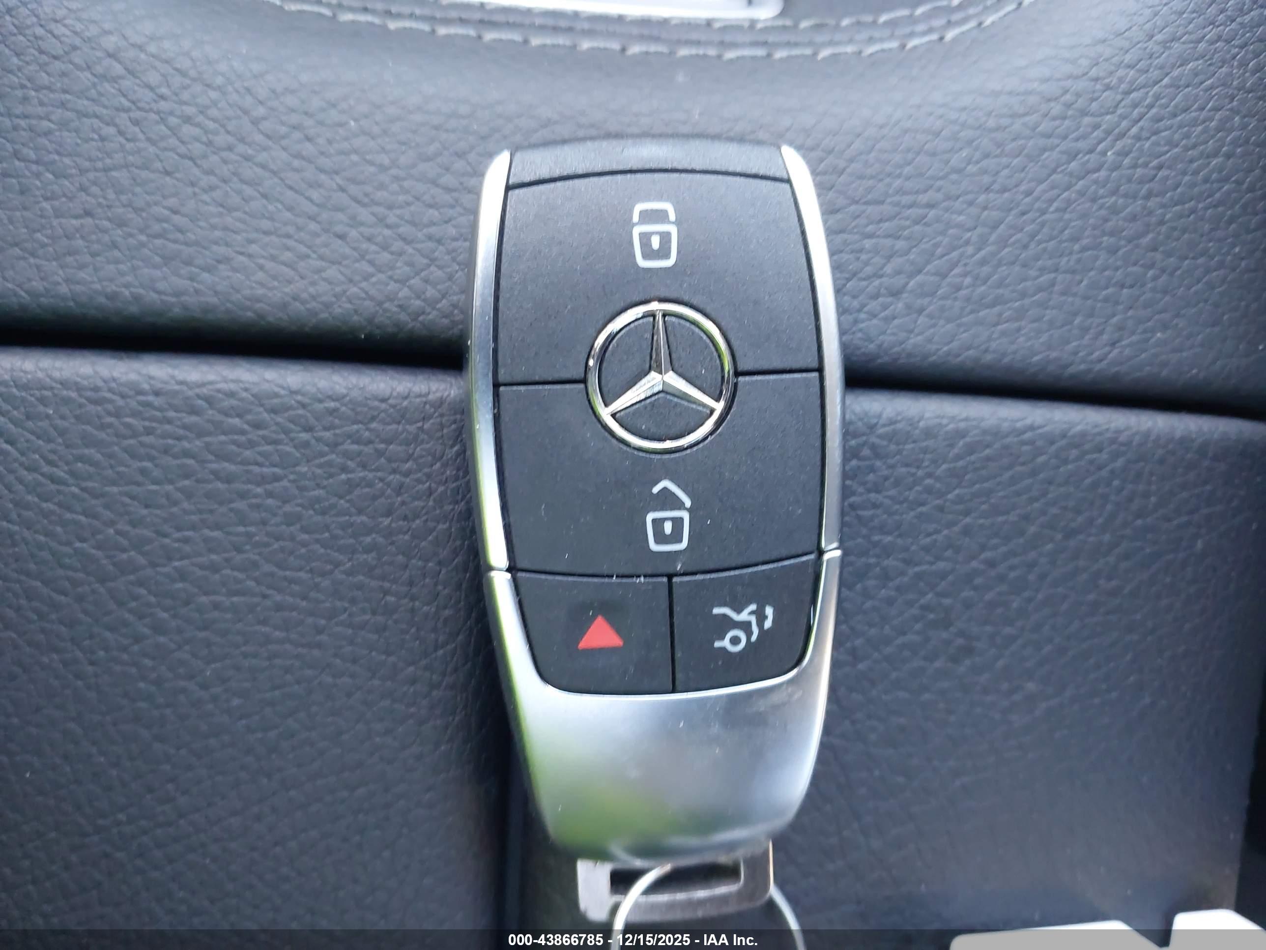 MERCEDES-BENZ GLS image 11