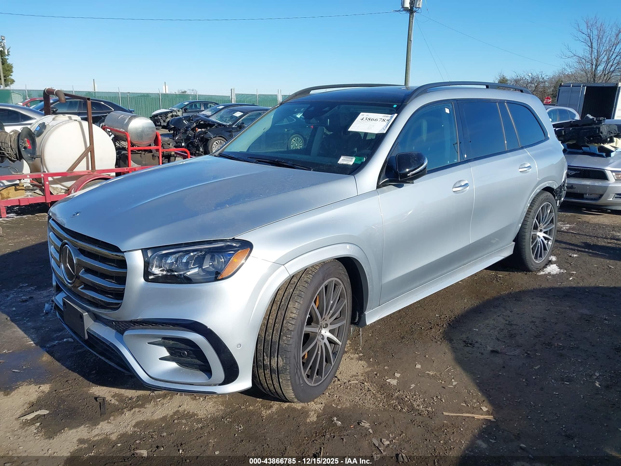 MERCEDES-BENZ GLS image 2