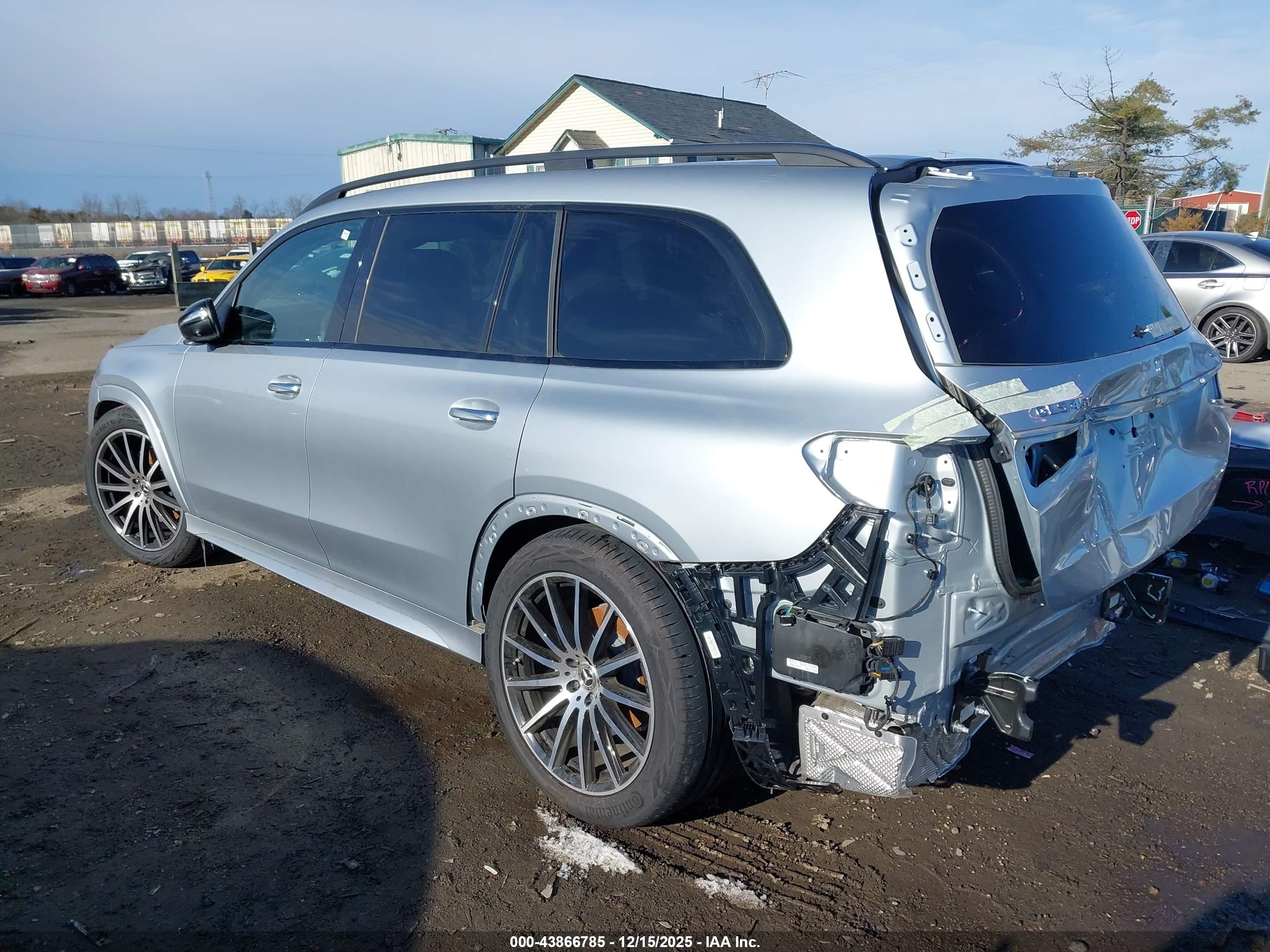 MERCEDES-BENZ GLS image 3