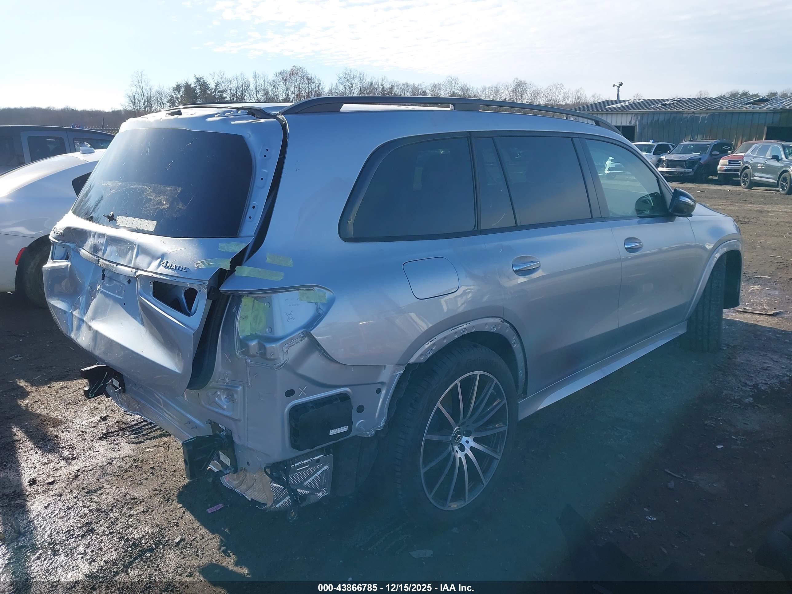 MERCEDES-BENZ GLS image 4