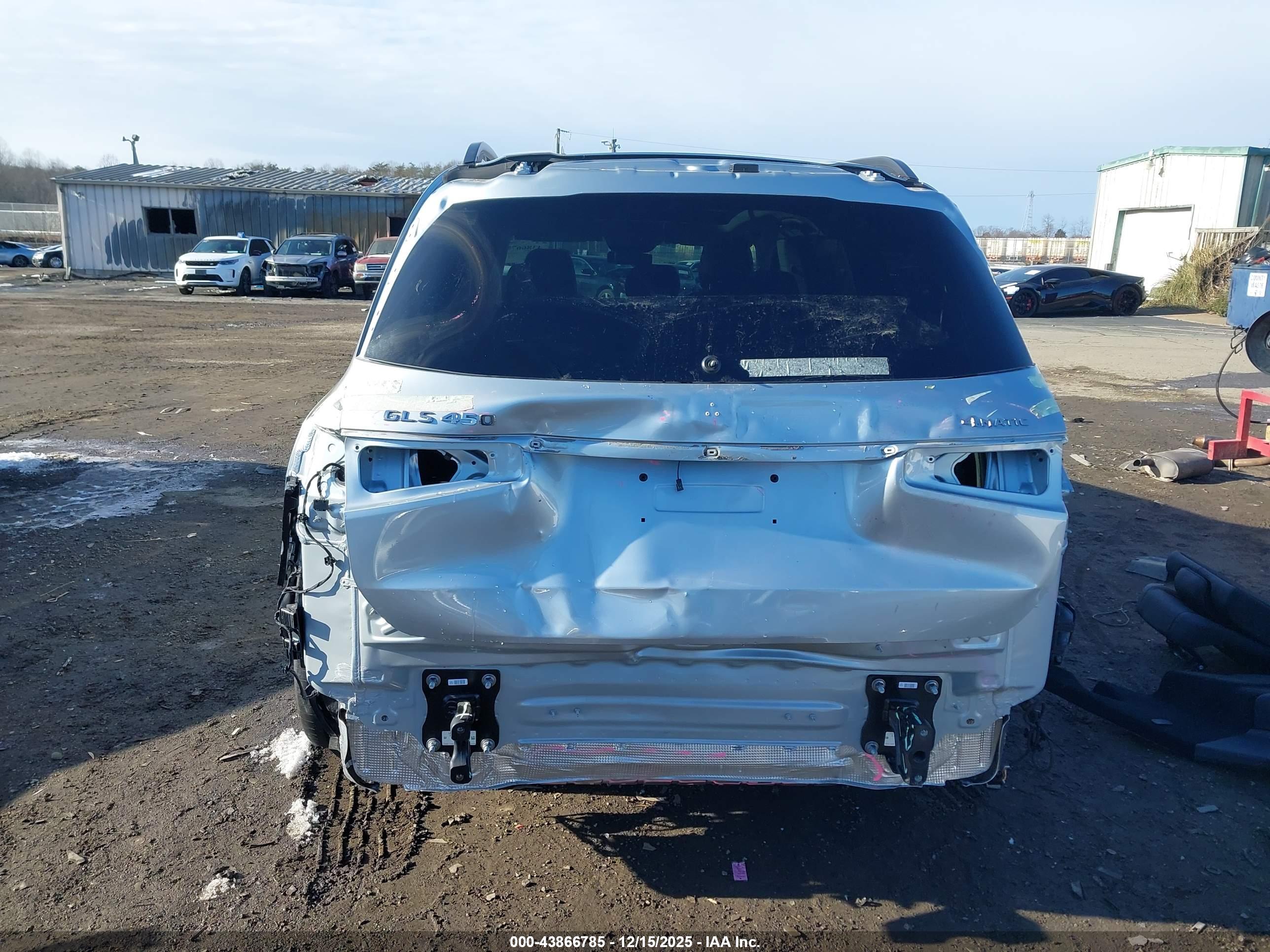 MERCEDES-BENZ GLS image 6