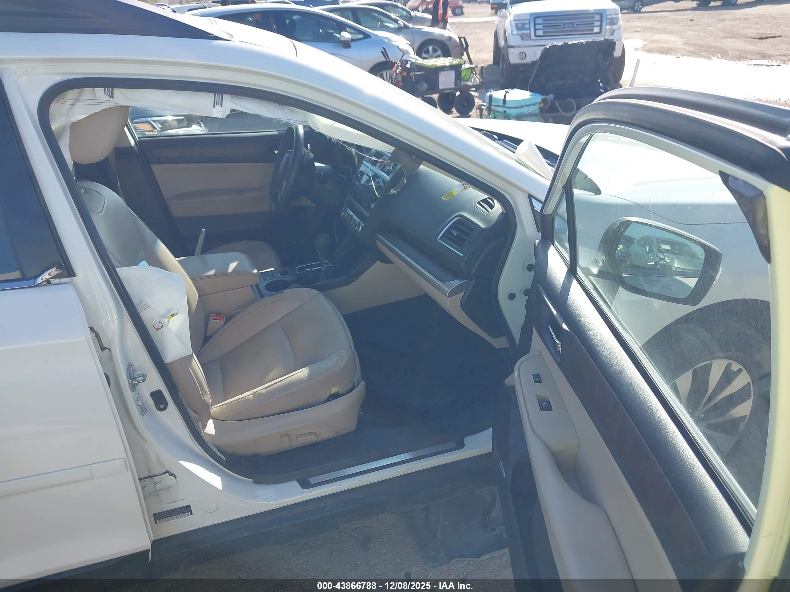 SUBARU OUTBACK image 5