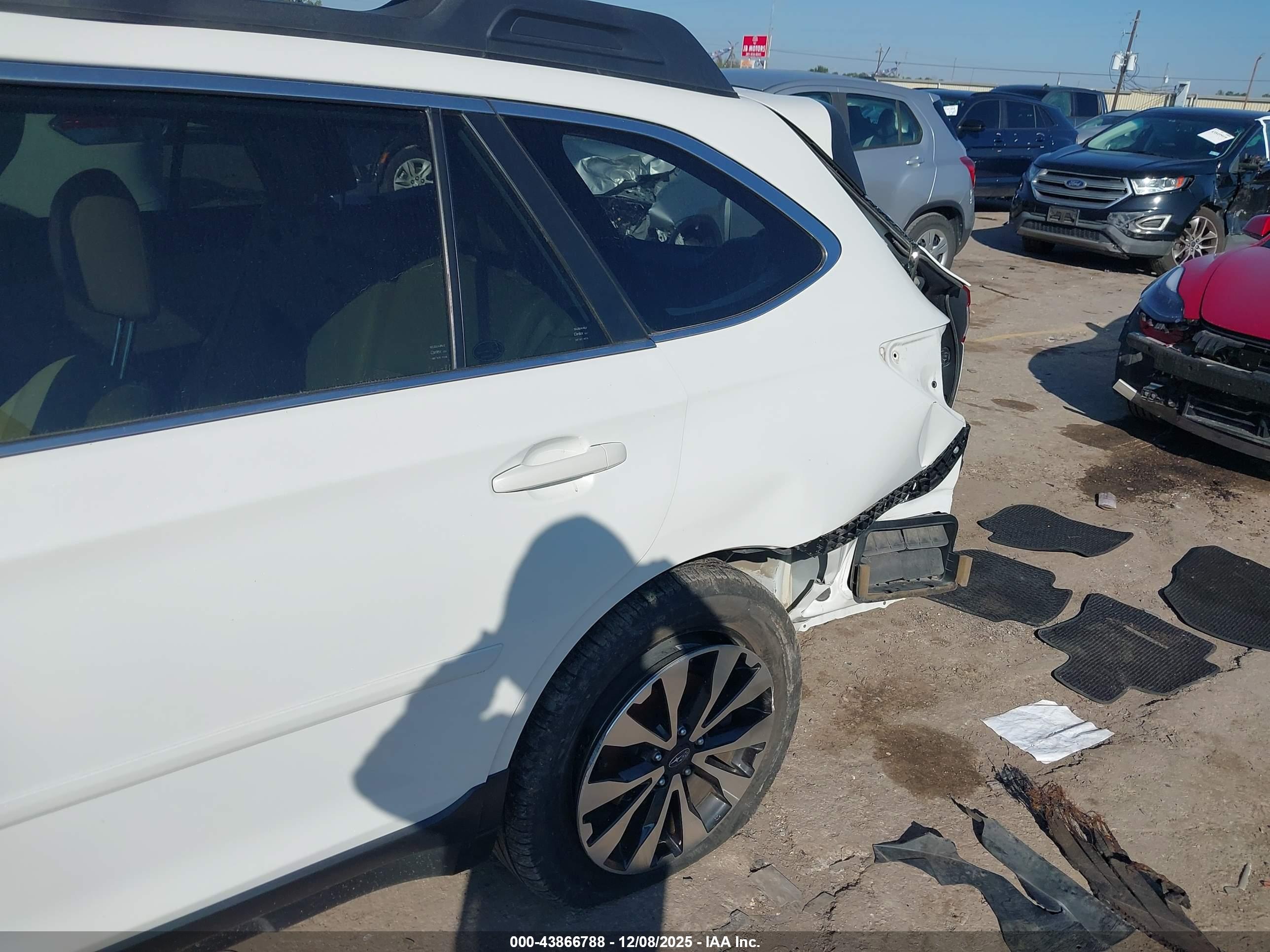 SUBARU OUTBACK image 6