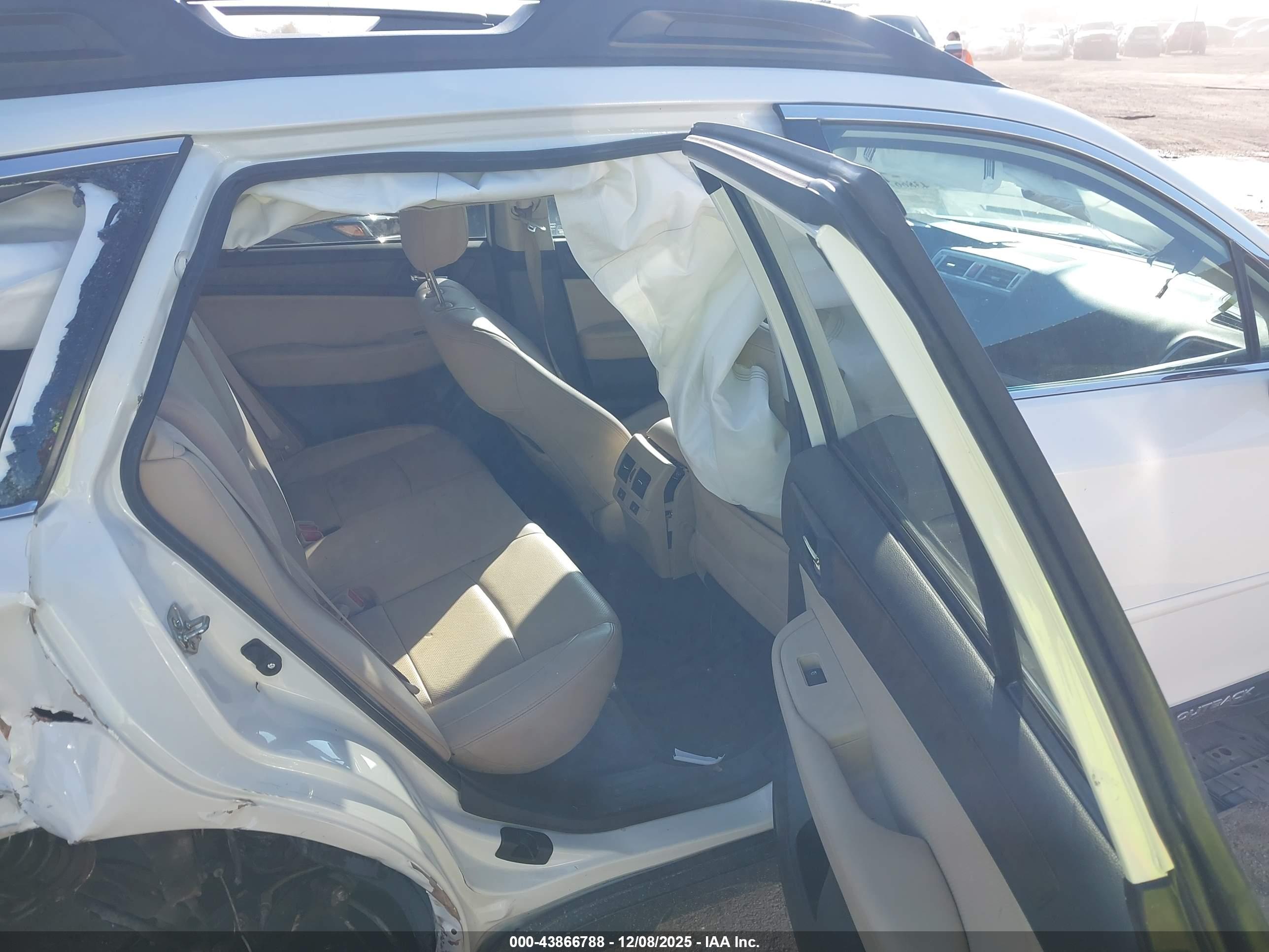 SUBARU OUTBACK image 8