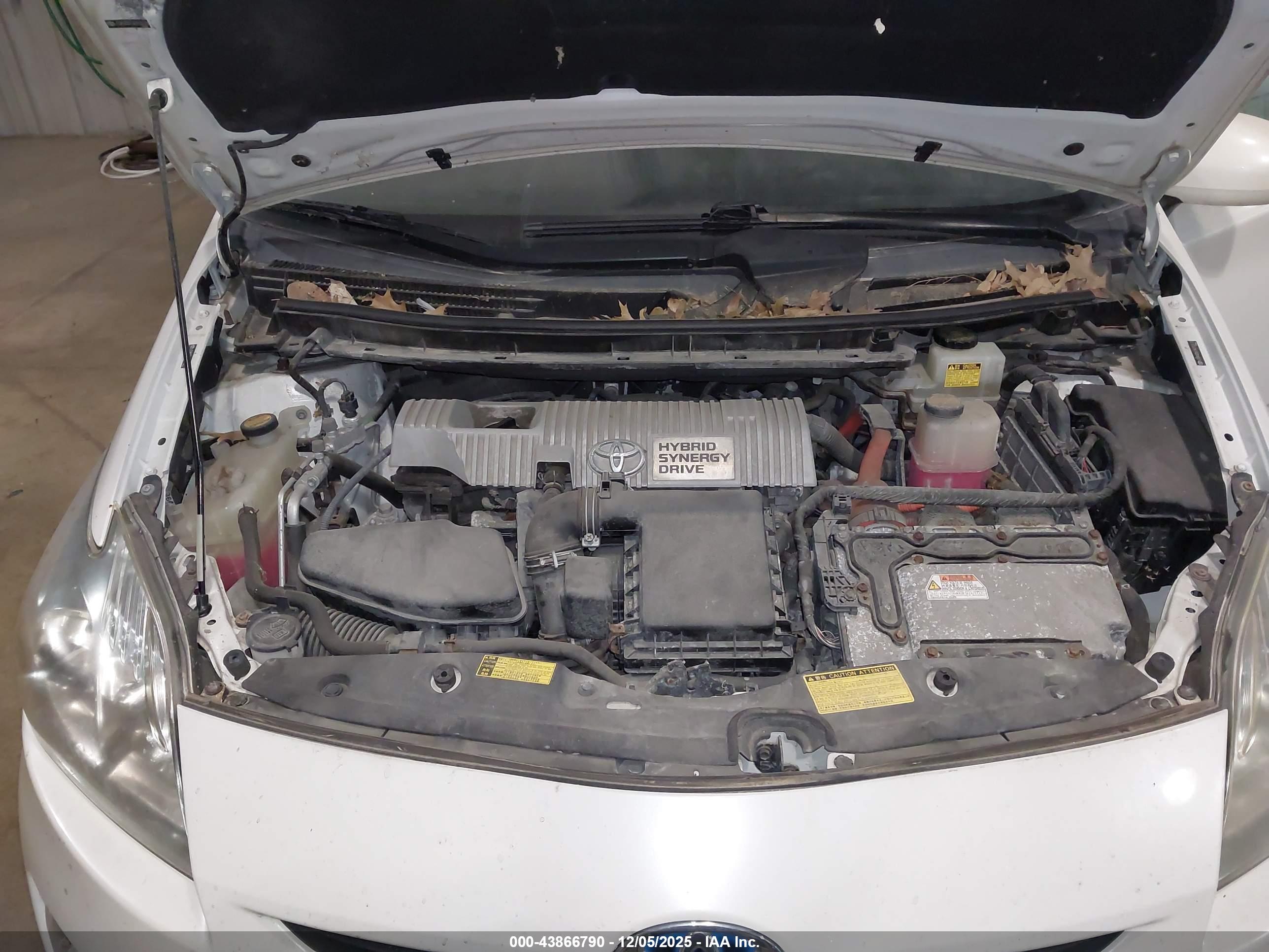 TOYOTA PRIUS image 10