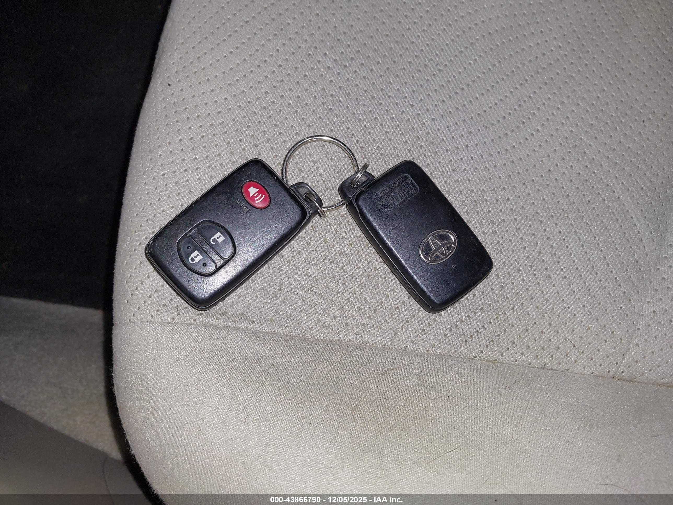 TOYOTA PRIUS image 11