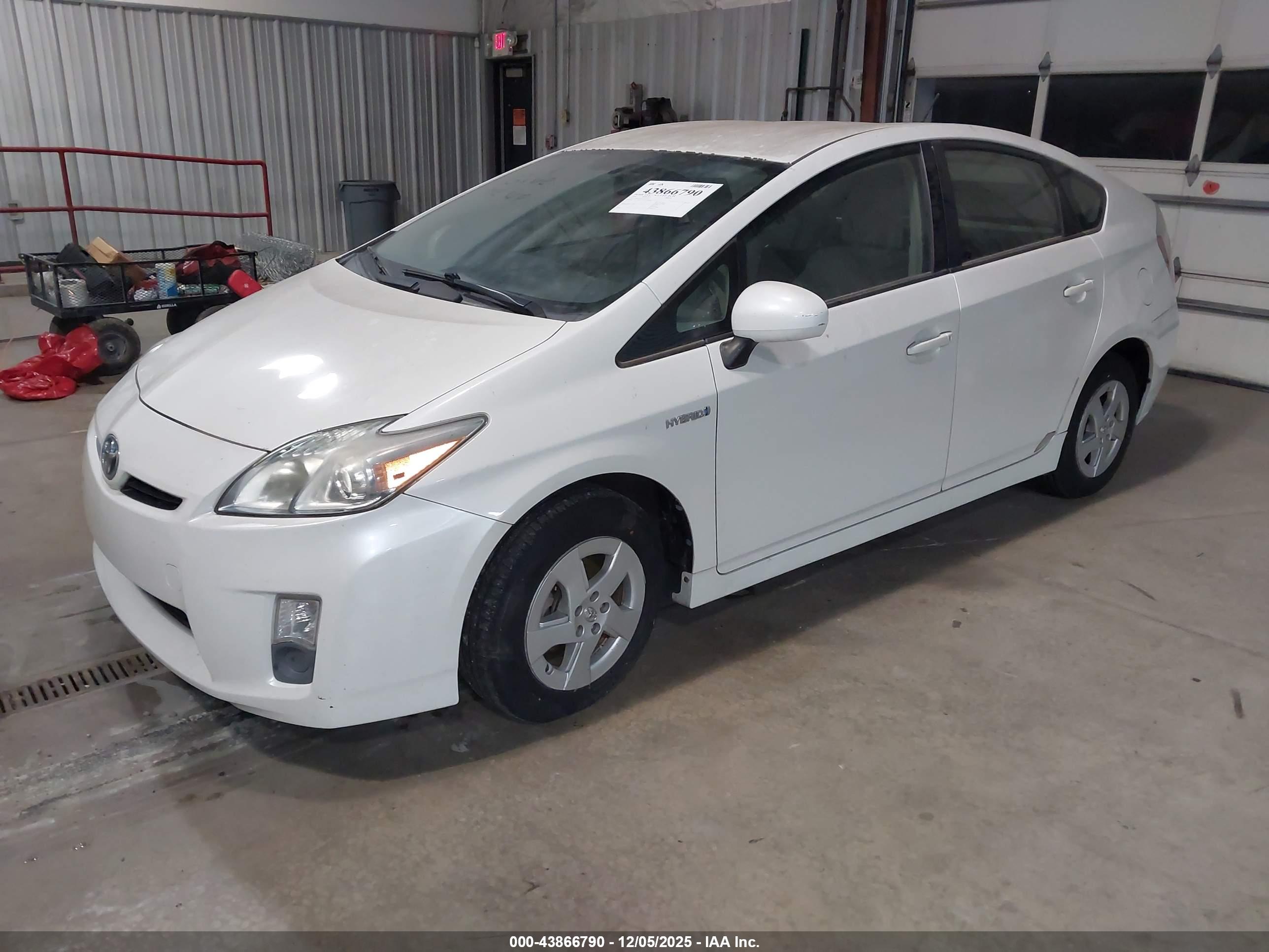 TOYOTA PRIUS image 2