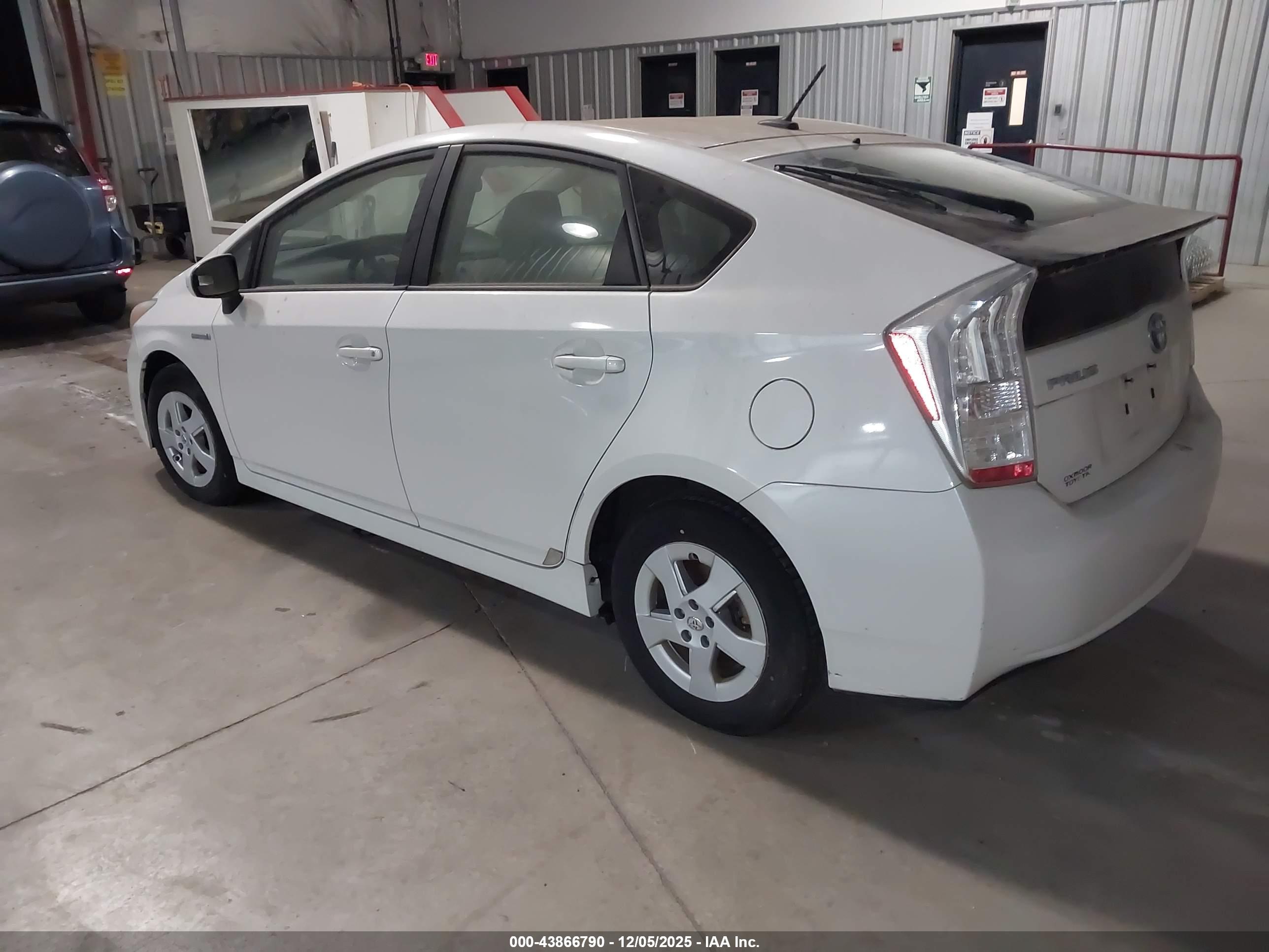 TOYOTA PRIUS image 3