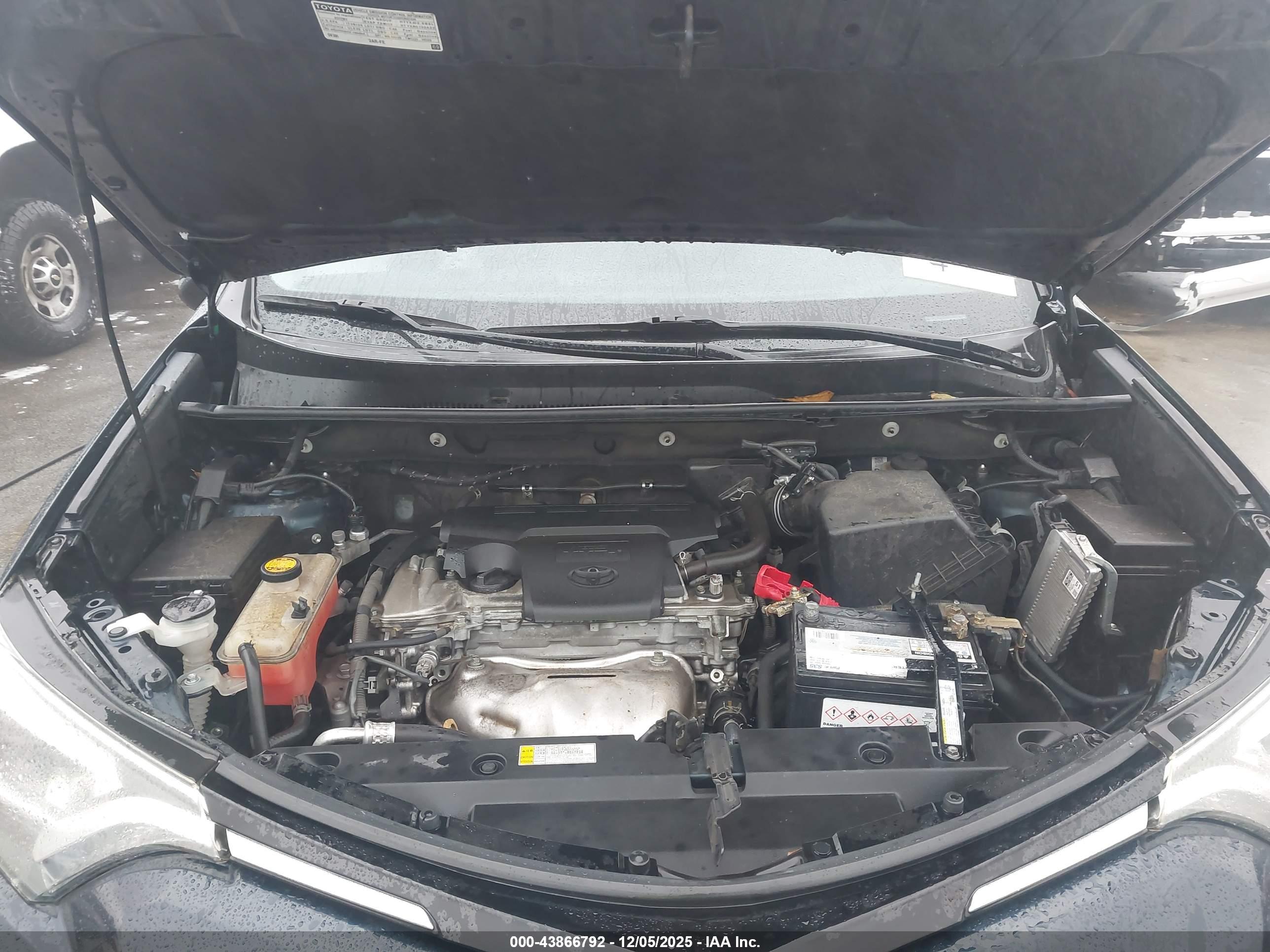 TOYOTA RAV4 image 10