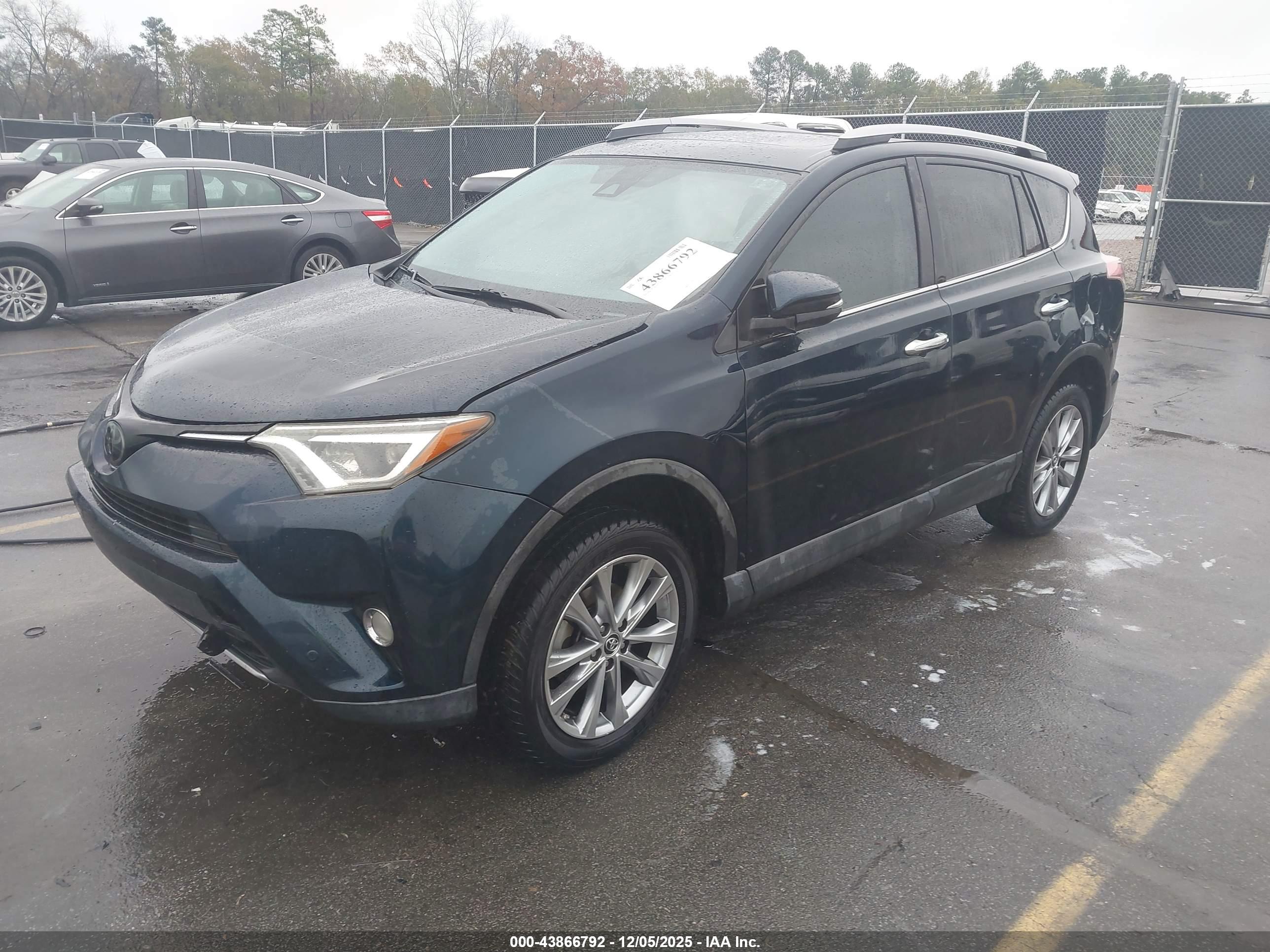 TOYOTA RAV4 image 2