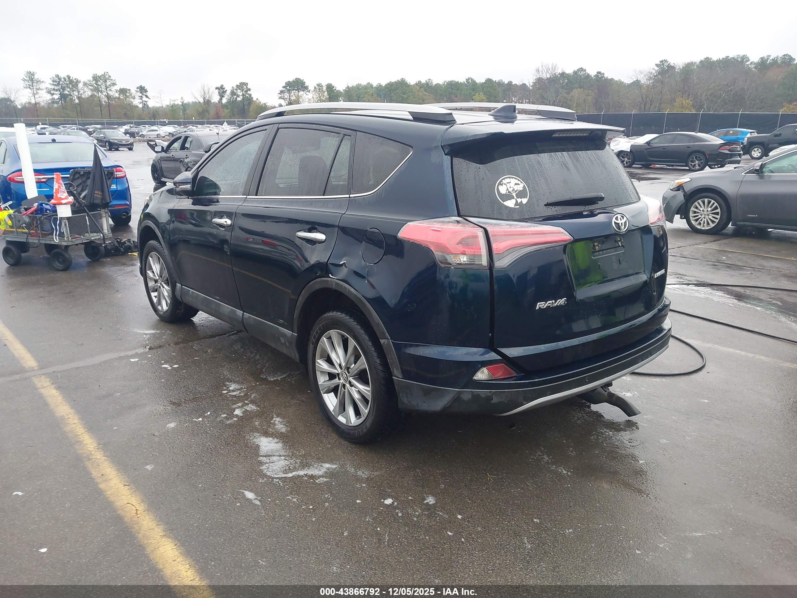TOYOTA RAV4 image 3
