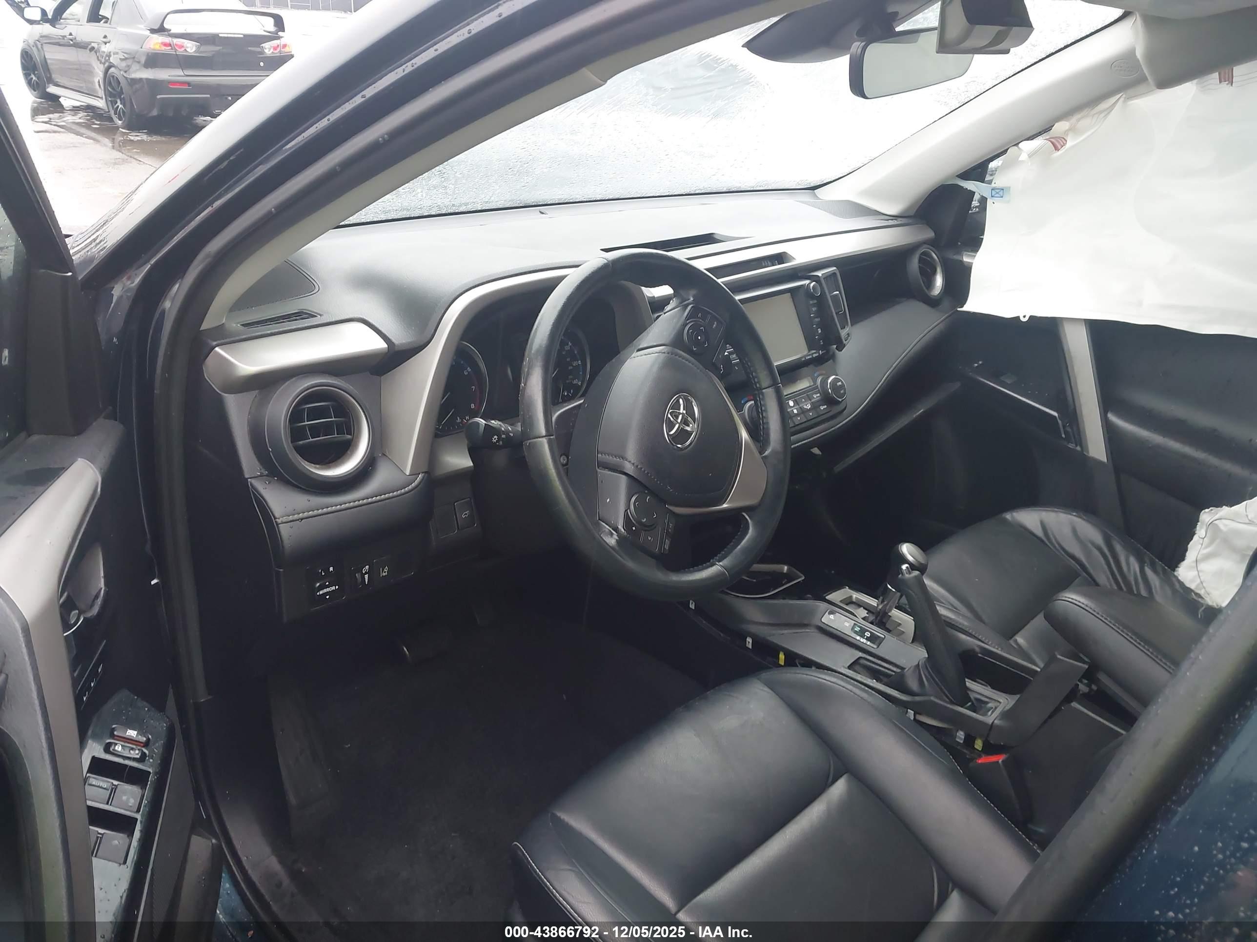 TOYOTA RAV4 image 5