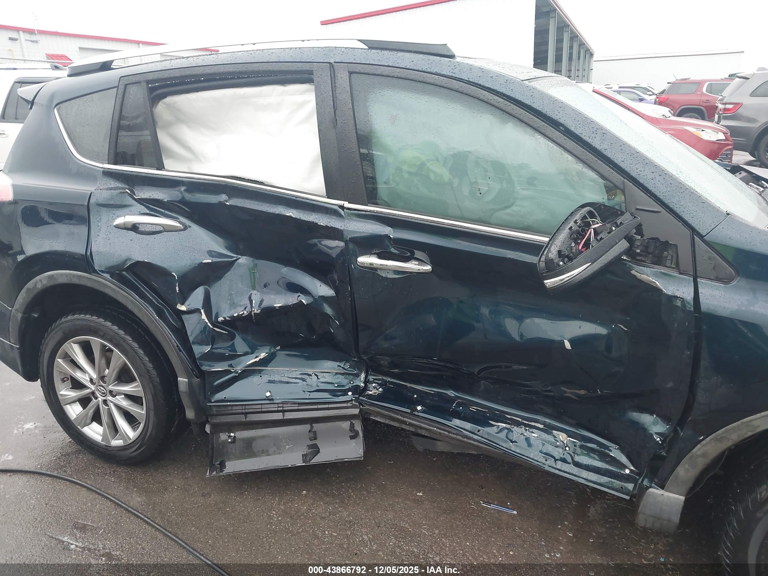 TOYOTA RAV4 image 6
