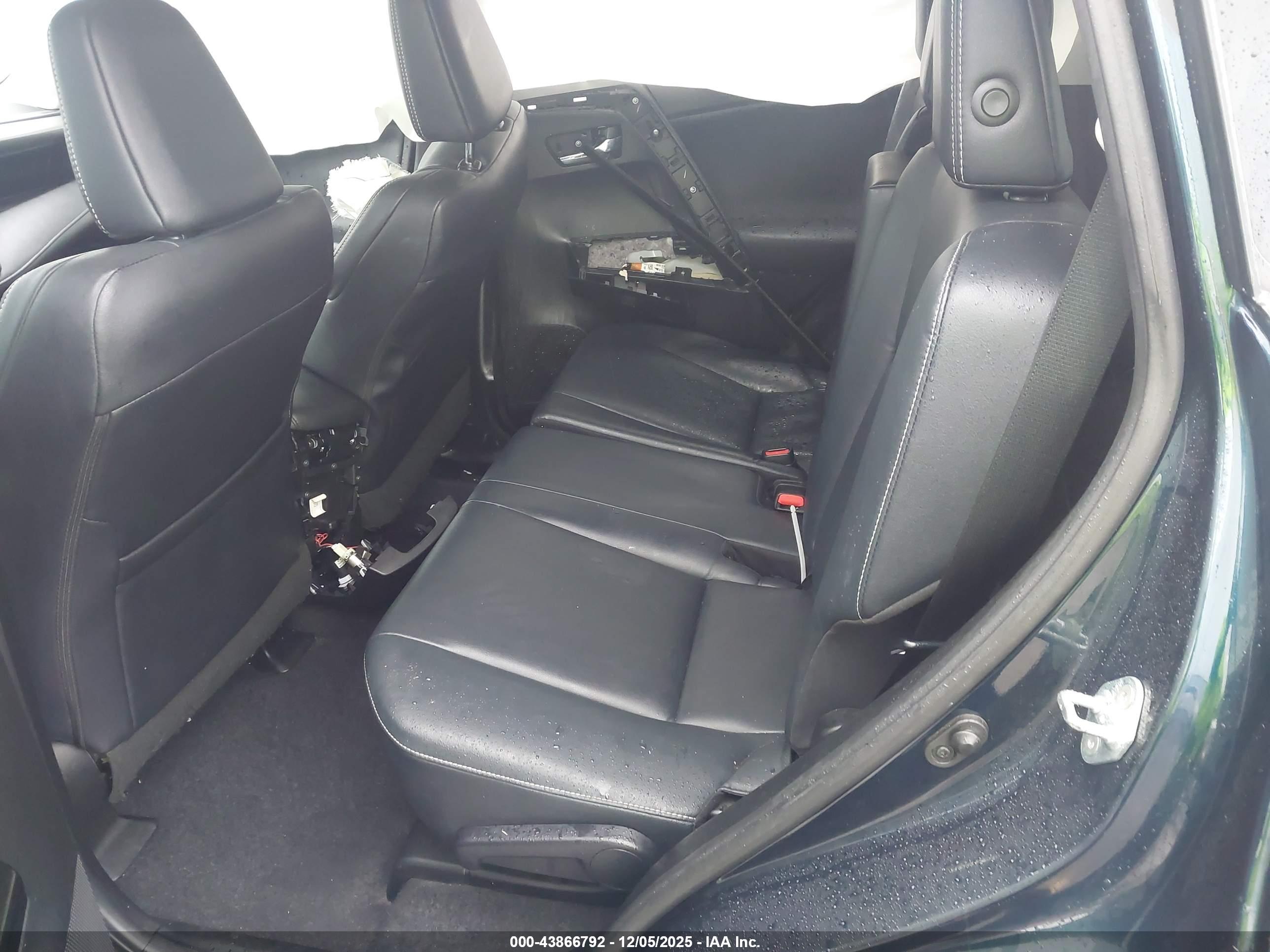 TOYOTA RAV4 image 8