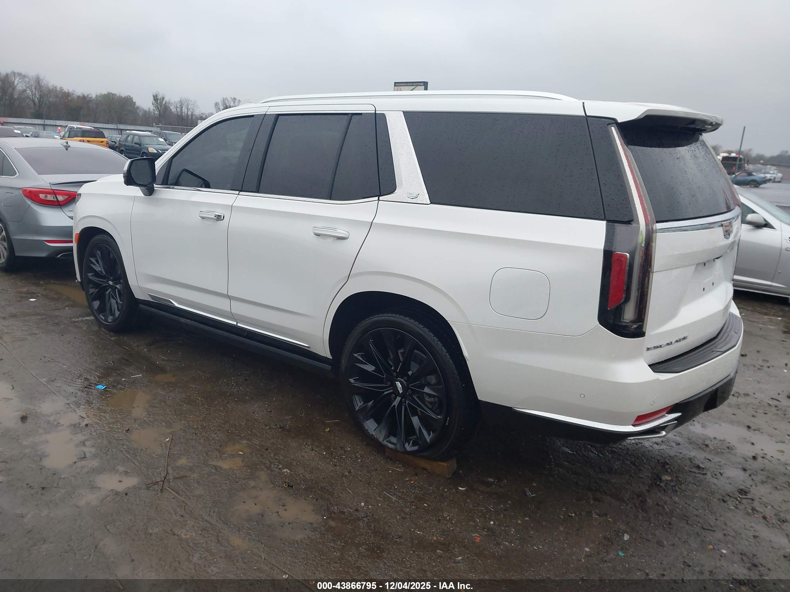CADILLAC ESCALADE image 3