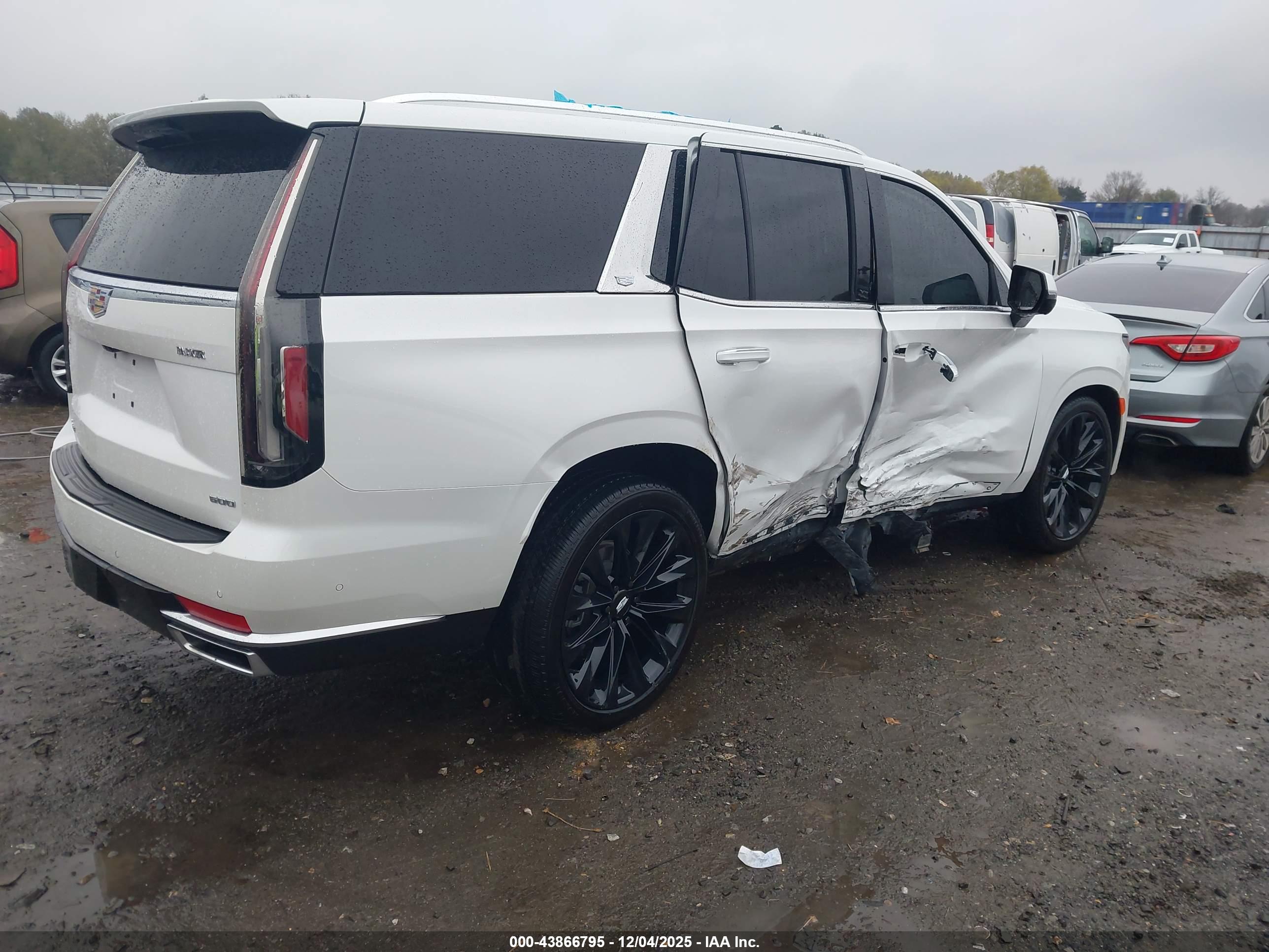 CADILLAC ESCALADE image 4