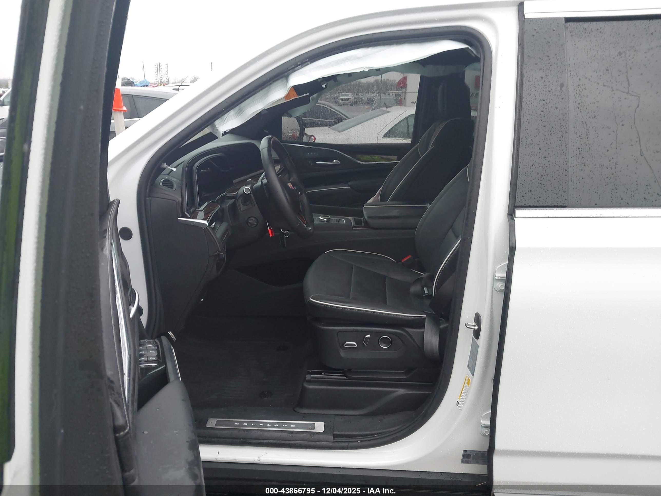 CADILLAC ESCALADE image 5