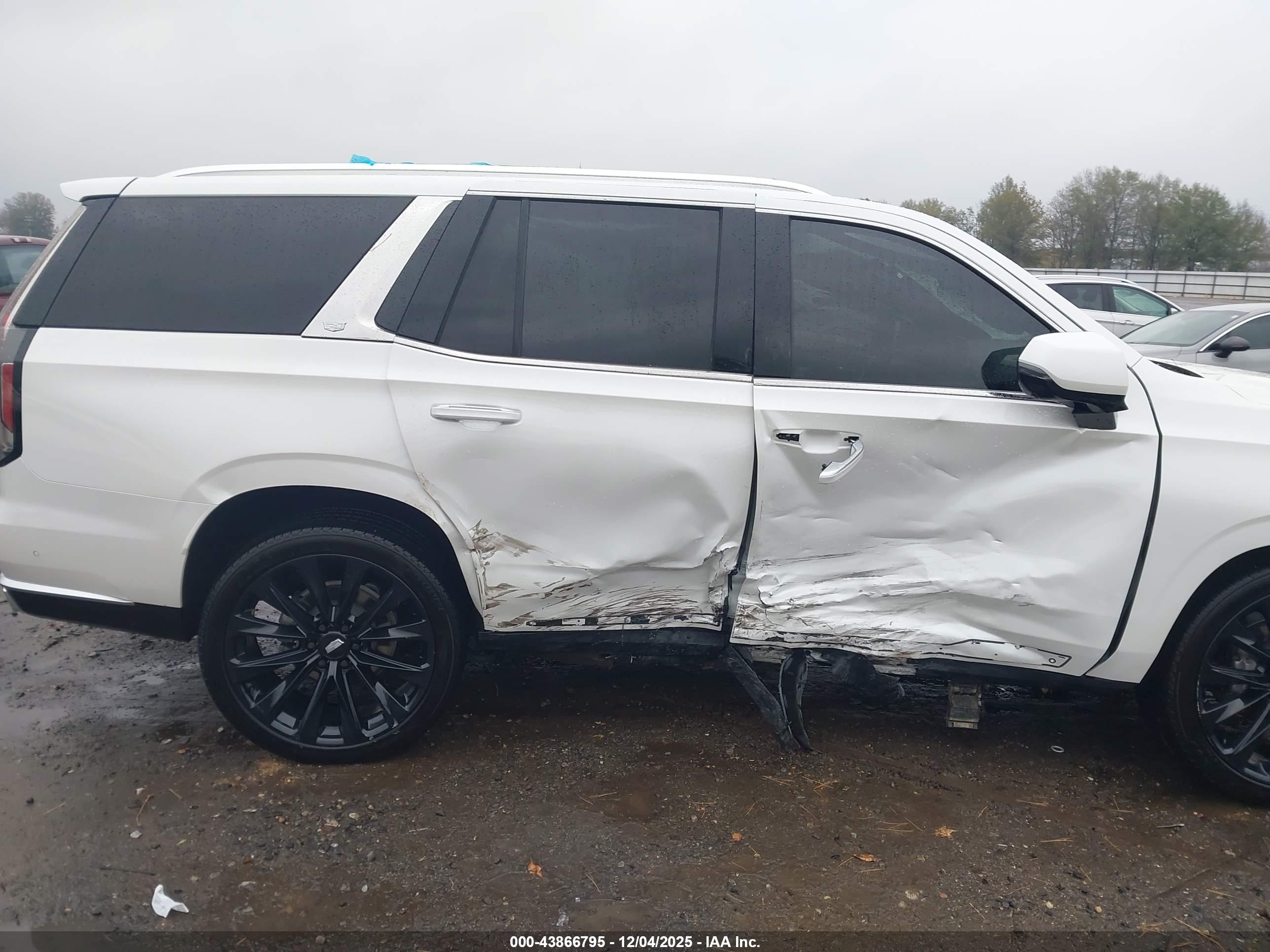 CADILLAC ESCALADE image 6