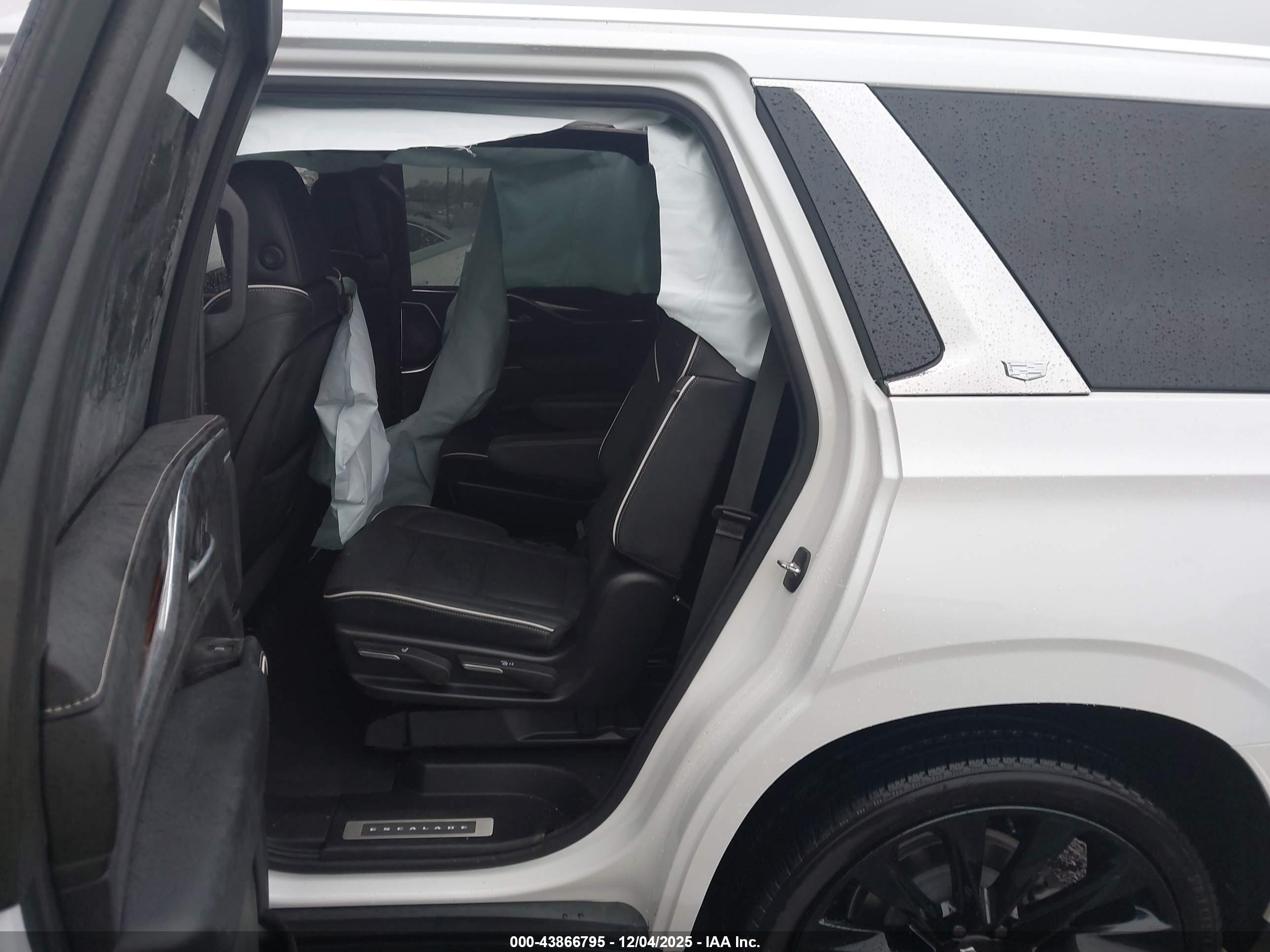 CADILLAC ESCALADE image 8