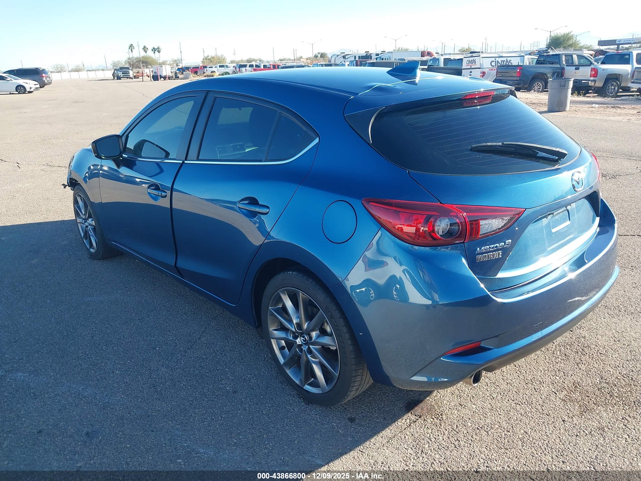 MAZDA MAZDA3 image 3