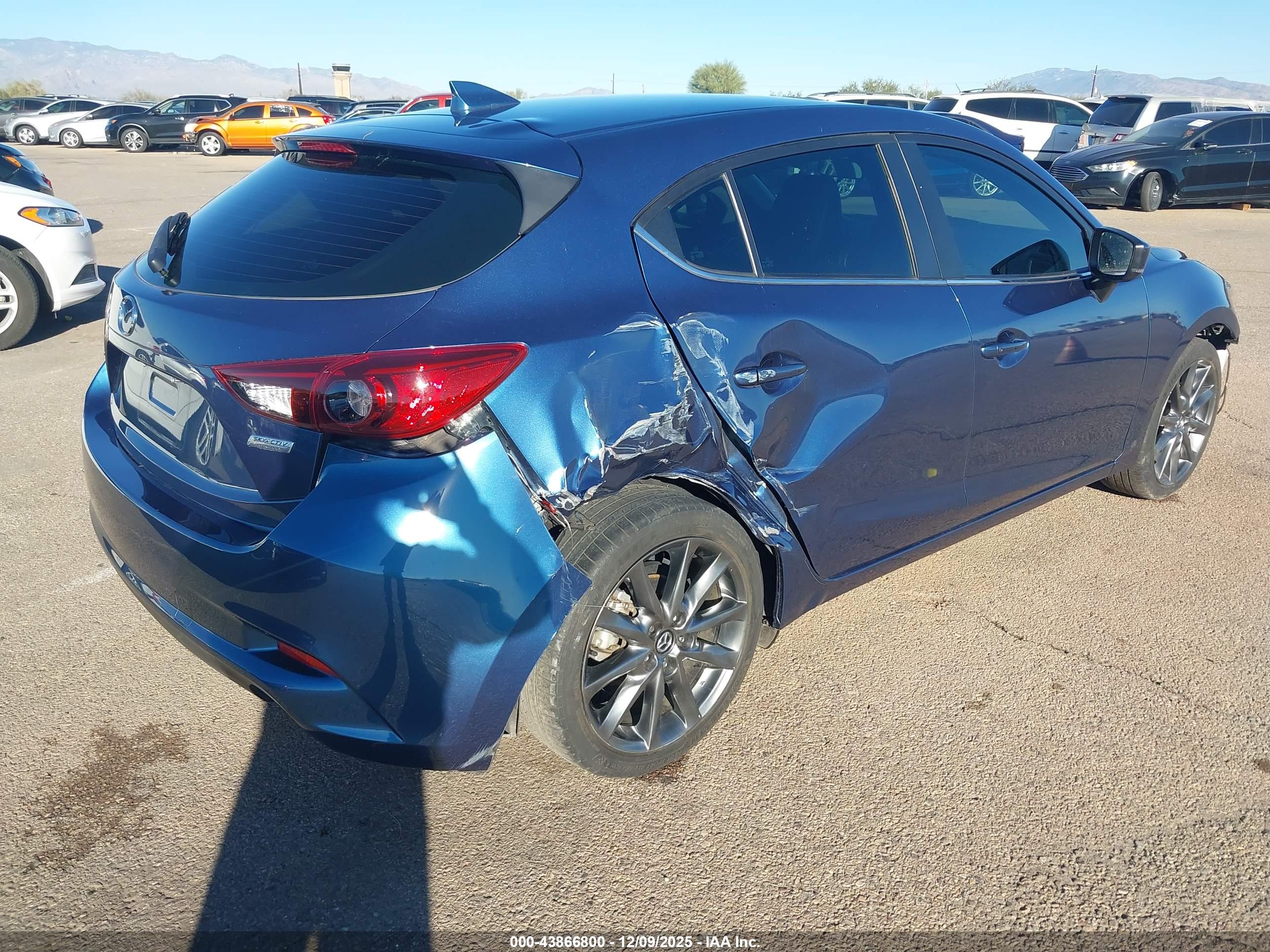 MAZDA MAZDA3 image 4