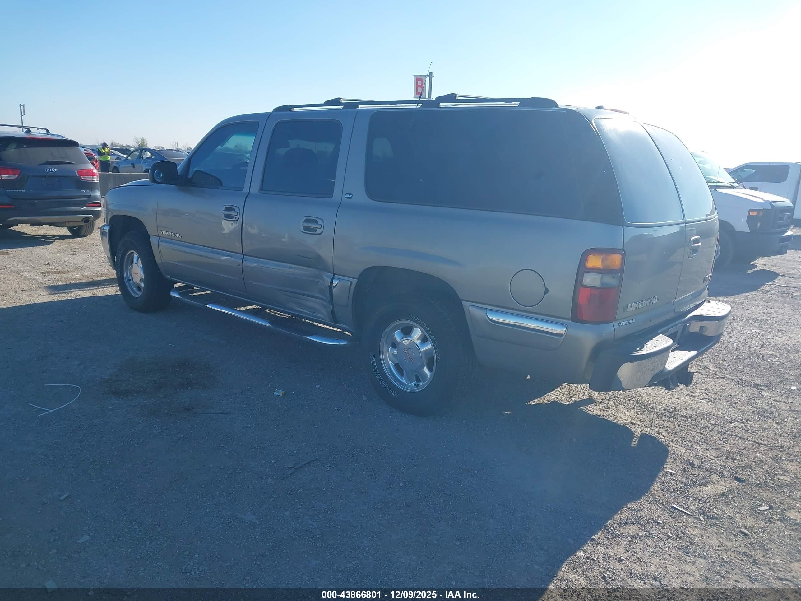 GMC YUKON image 3