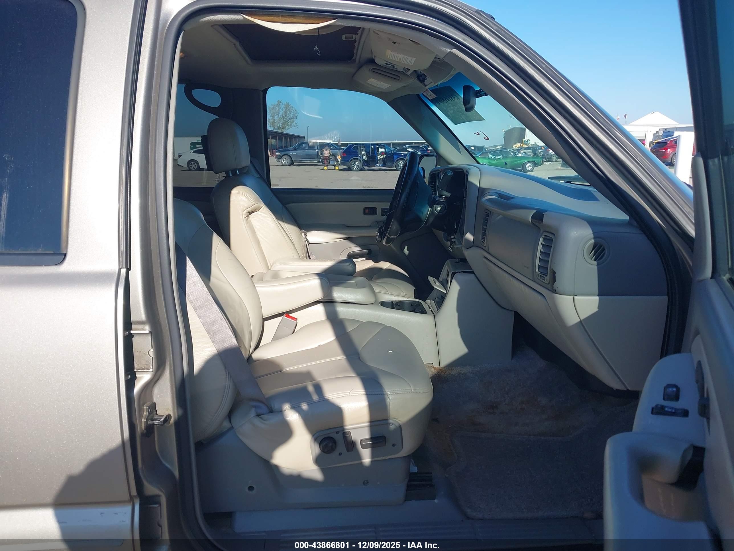 GMC YUKON image 5