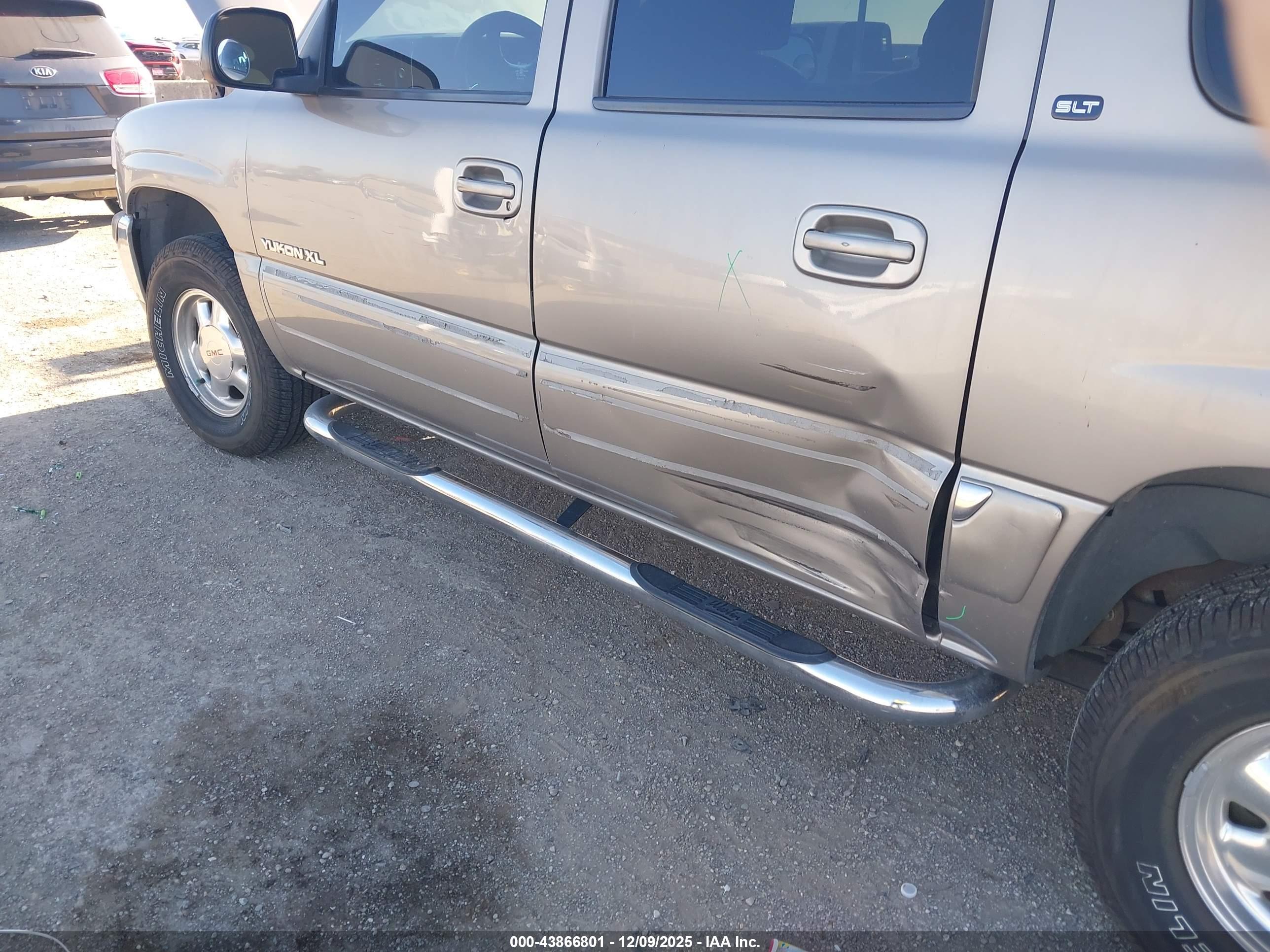 GMC YUKON image 6