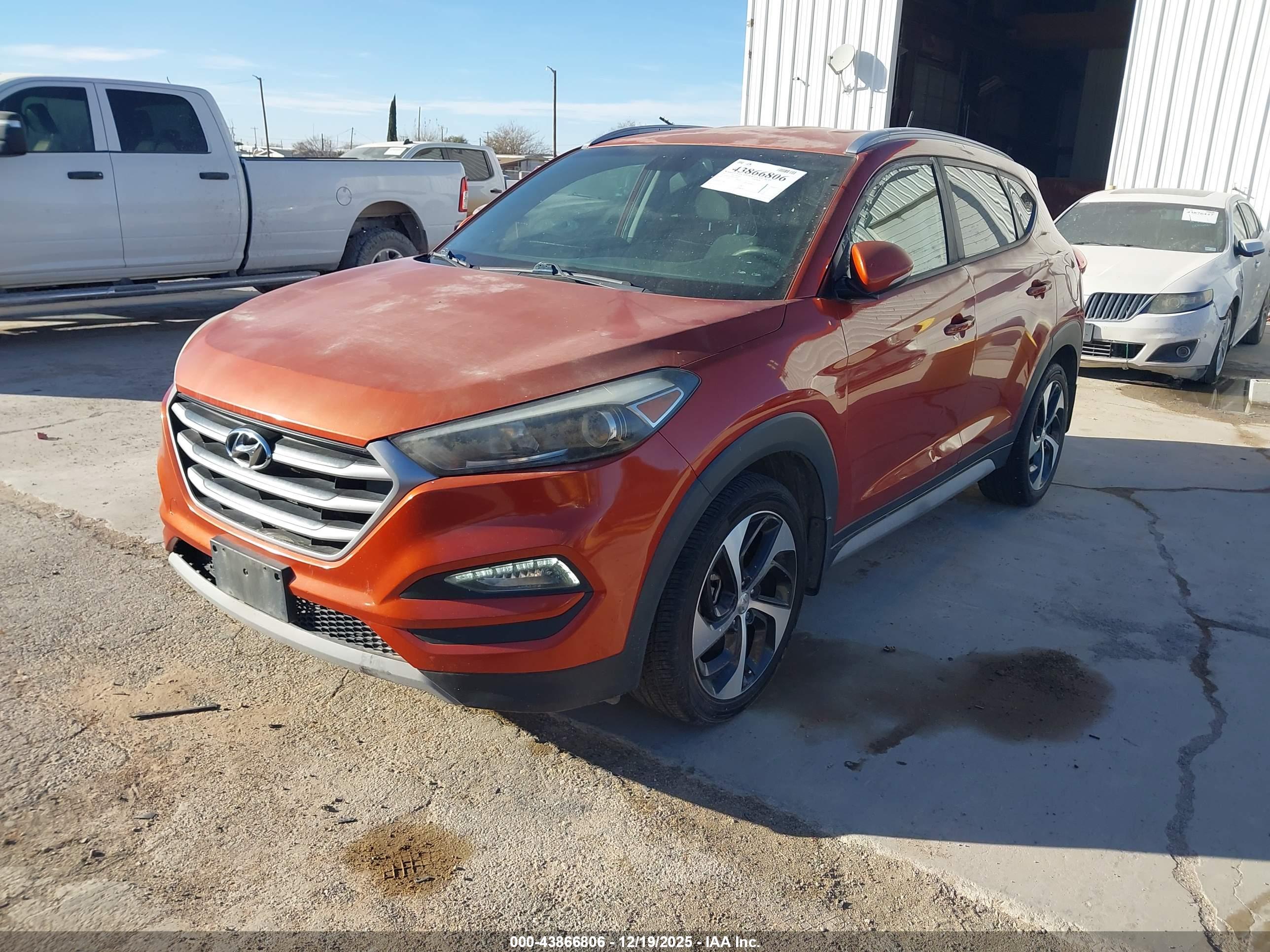 HYUNDAI TUCSON image 2