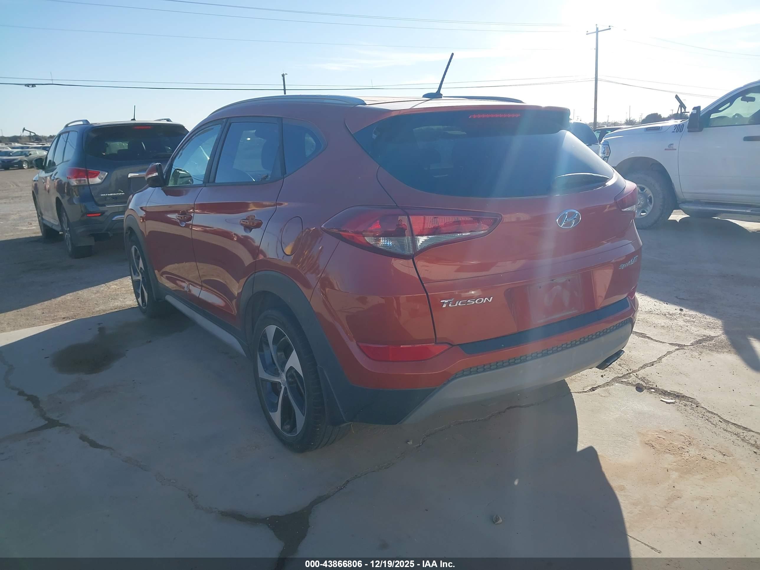 HYUNDAI TUCSON image 3