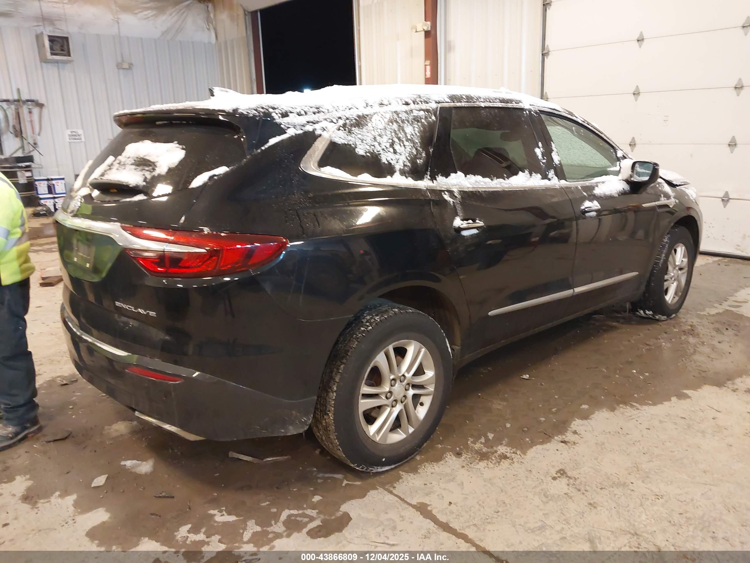 BUICK ENCLAVE image 4