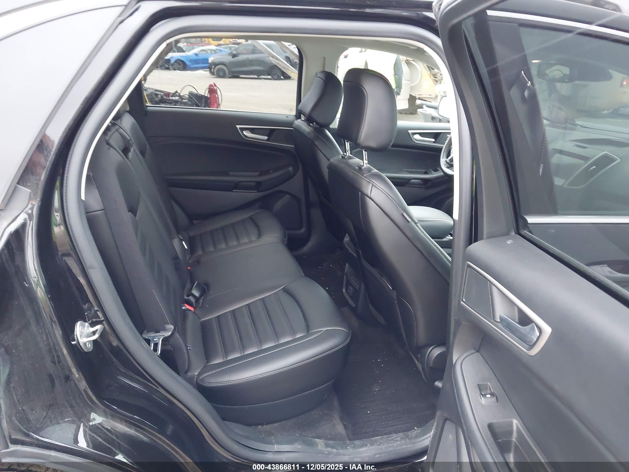 FORD EDGE image 8