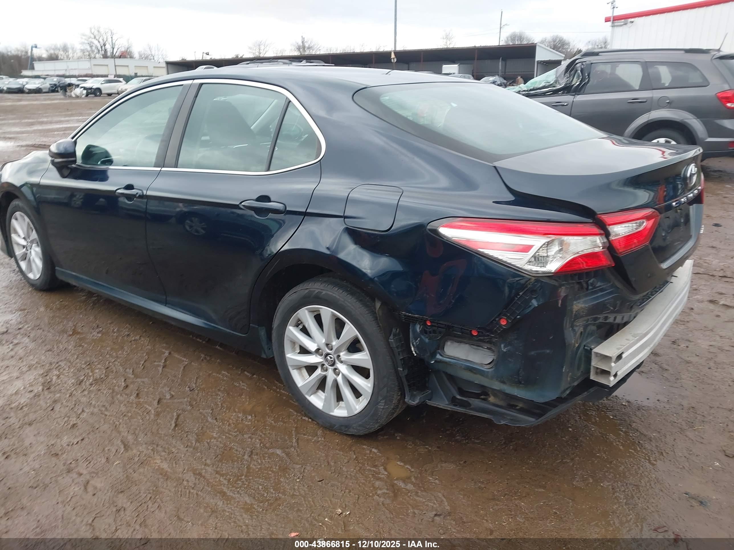 TOYOTA CAMRY image 3