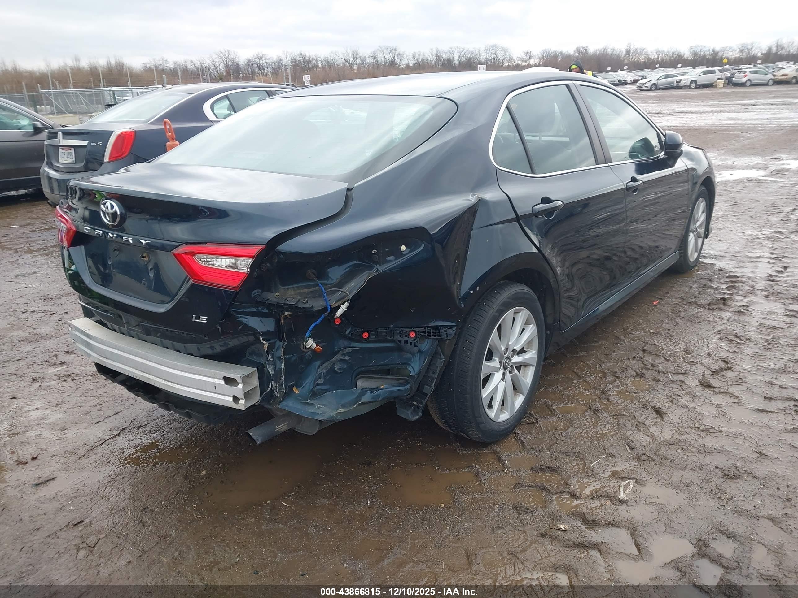 TOYOTA CAMRY image 4