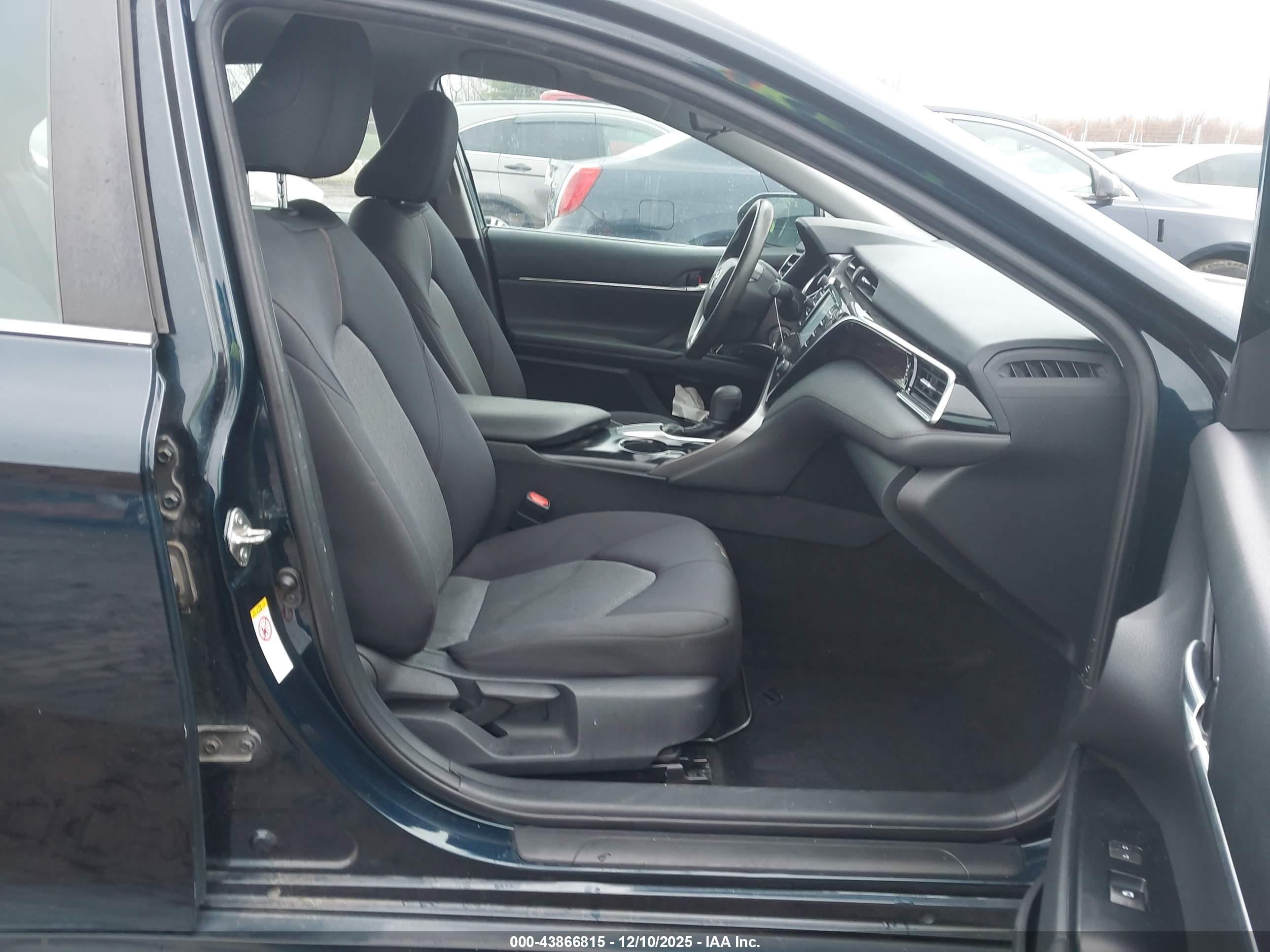 TOYOTA CAMRY image 5