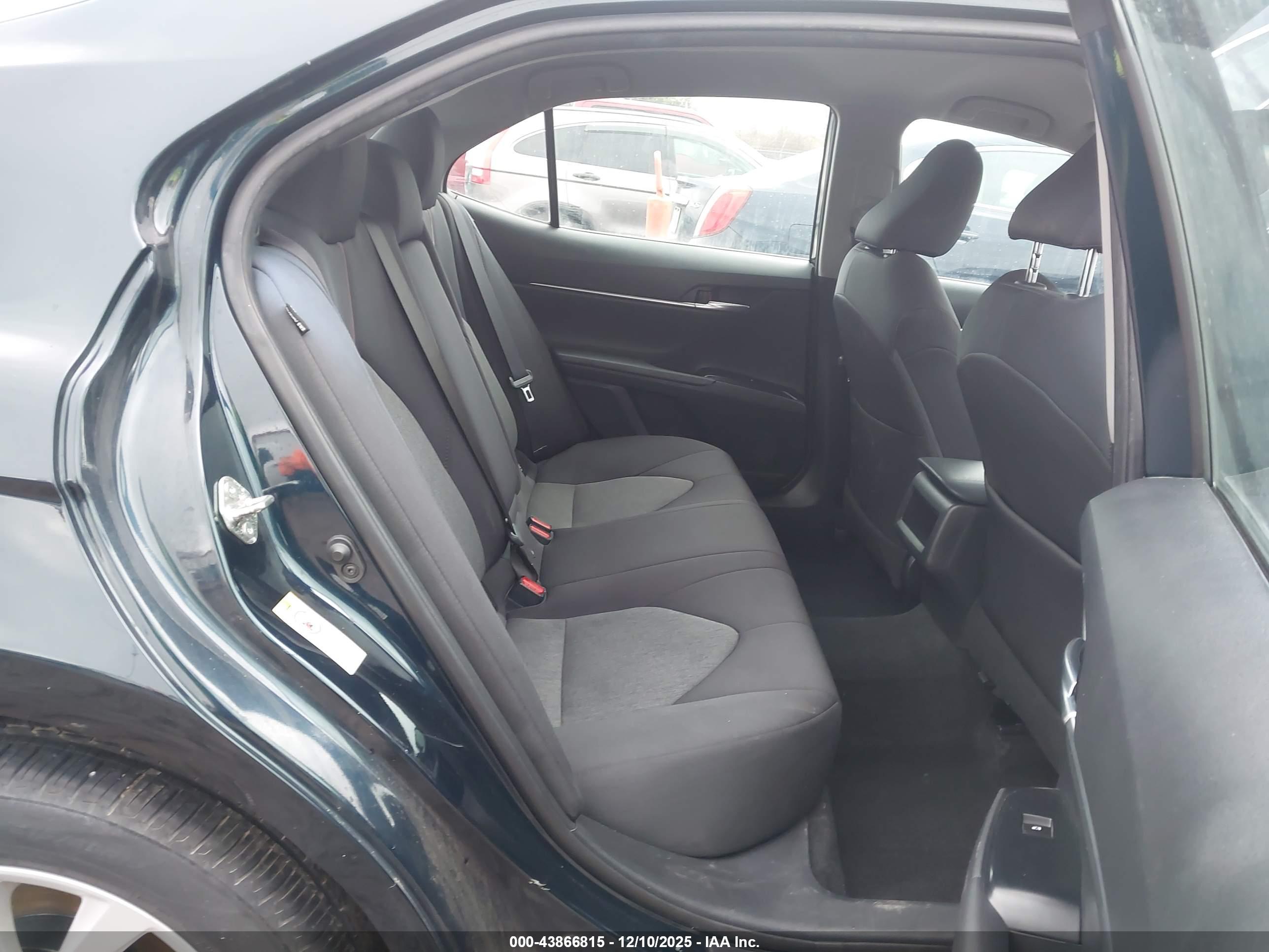TOYOTA CAMRY image 8