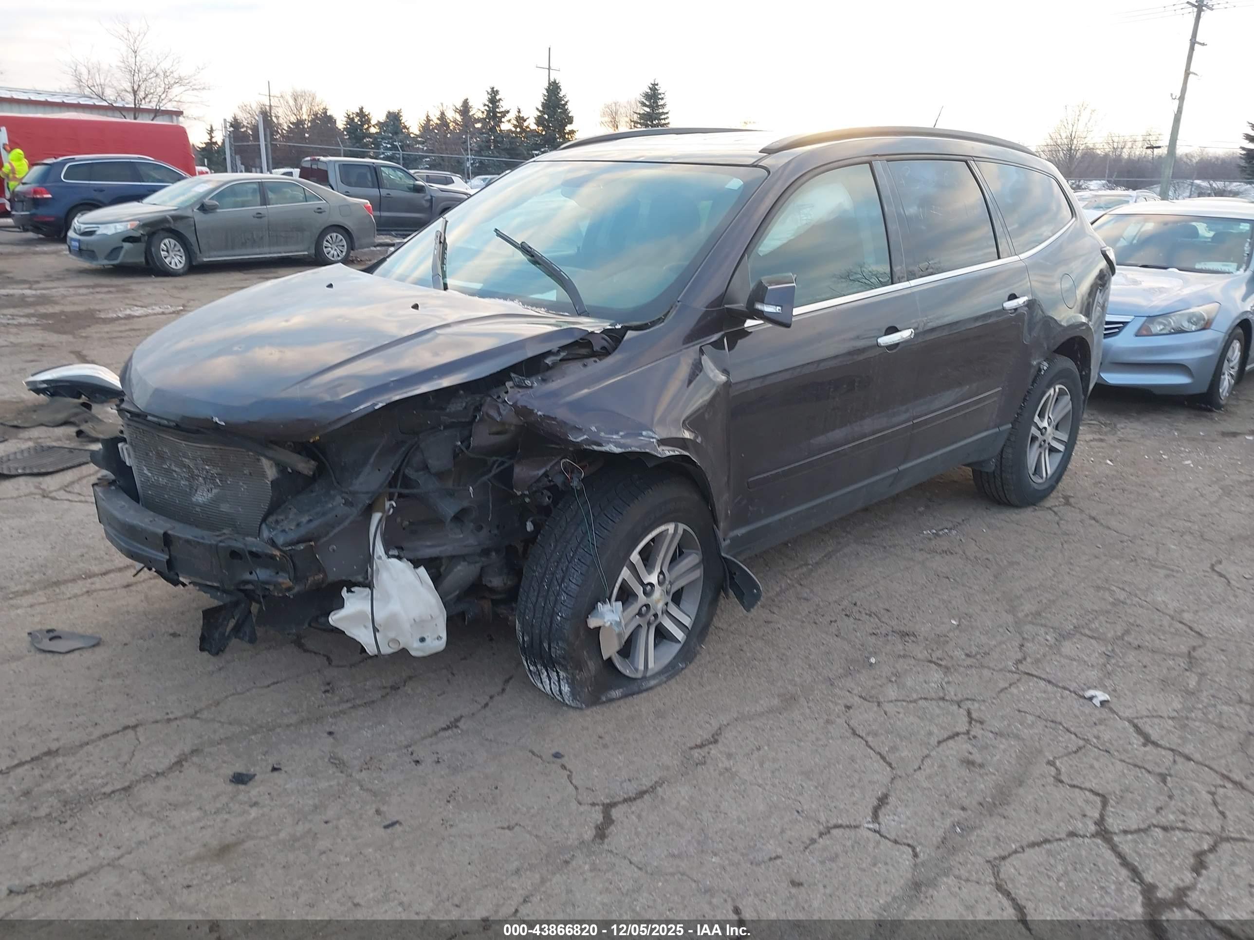 CHEVROLET TRAVERSE image 2