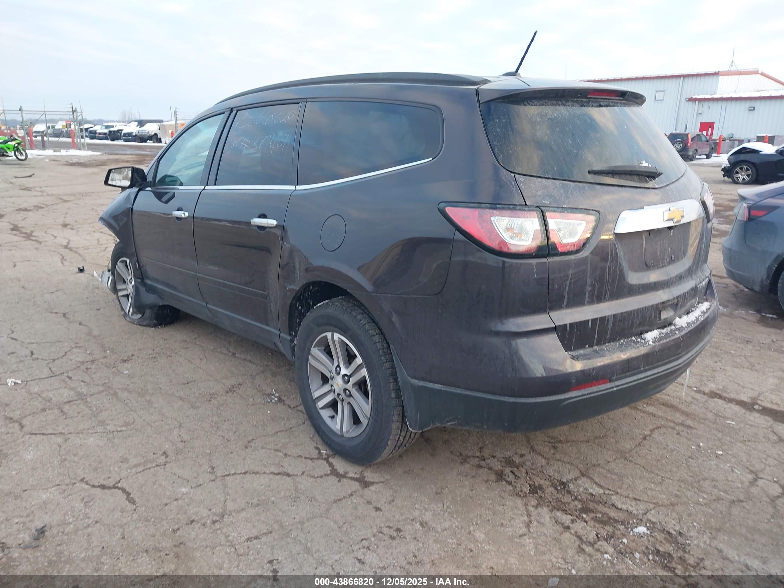 CHEVROLET TRAVERSE image 3