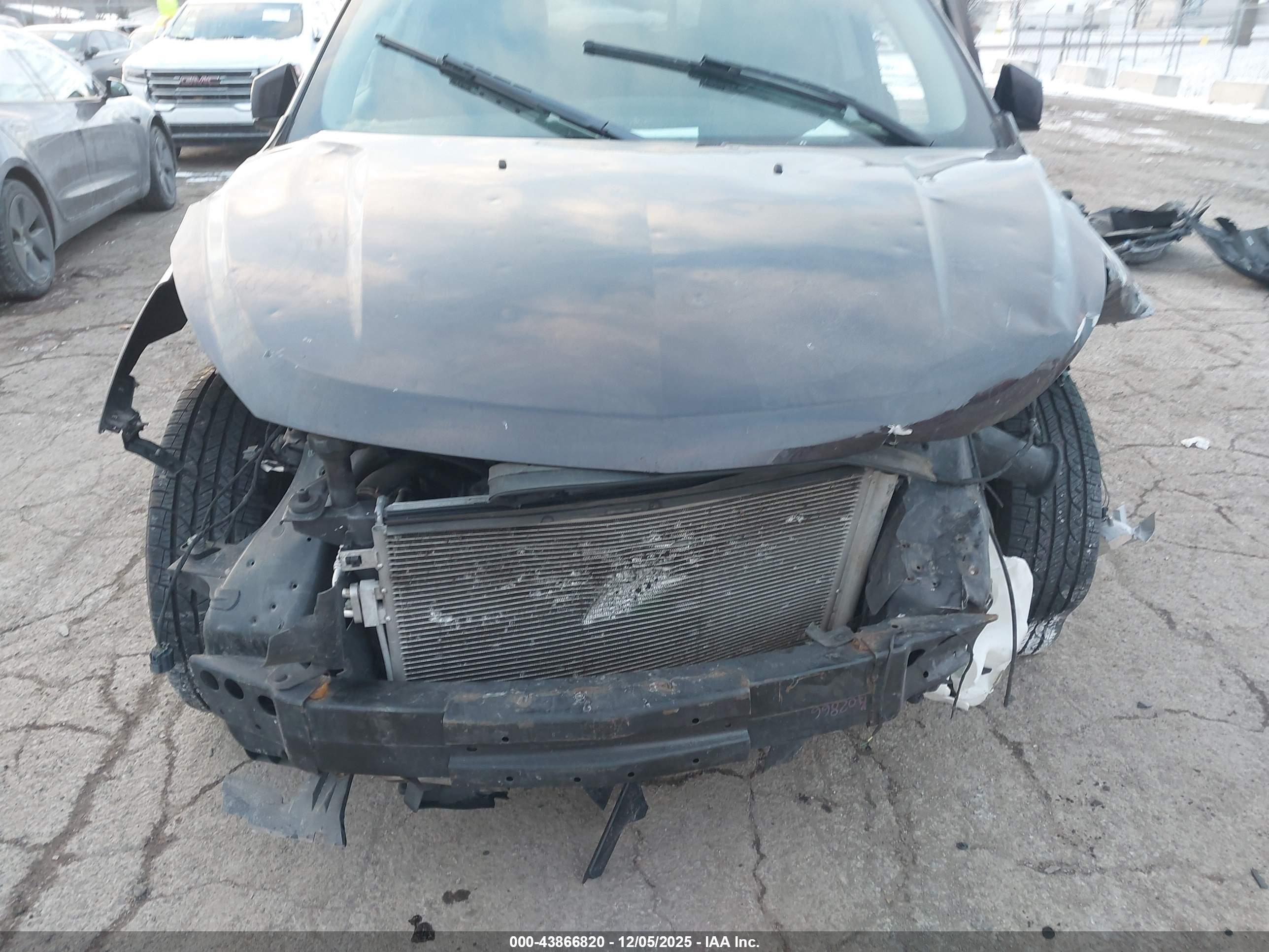 CHEVROLET TRAVERSE image 6