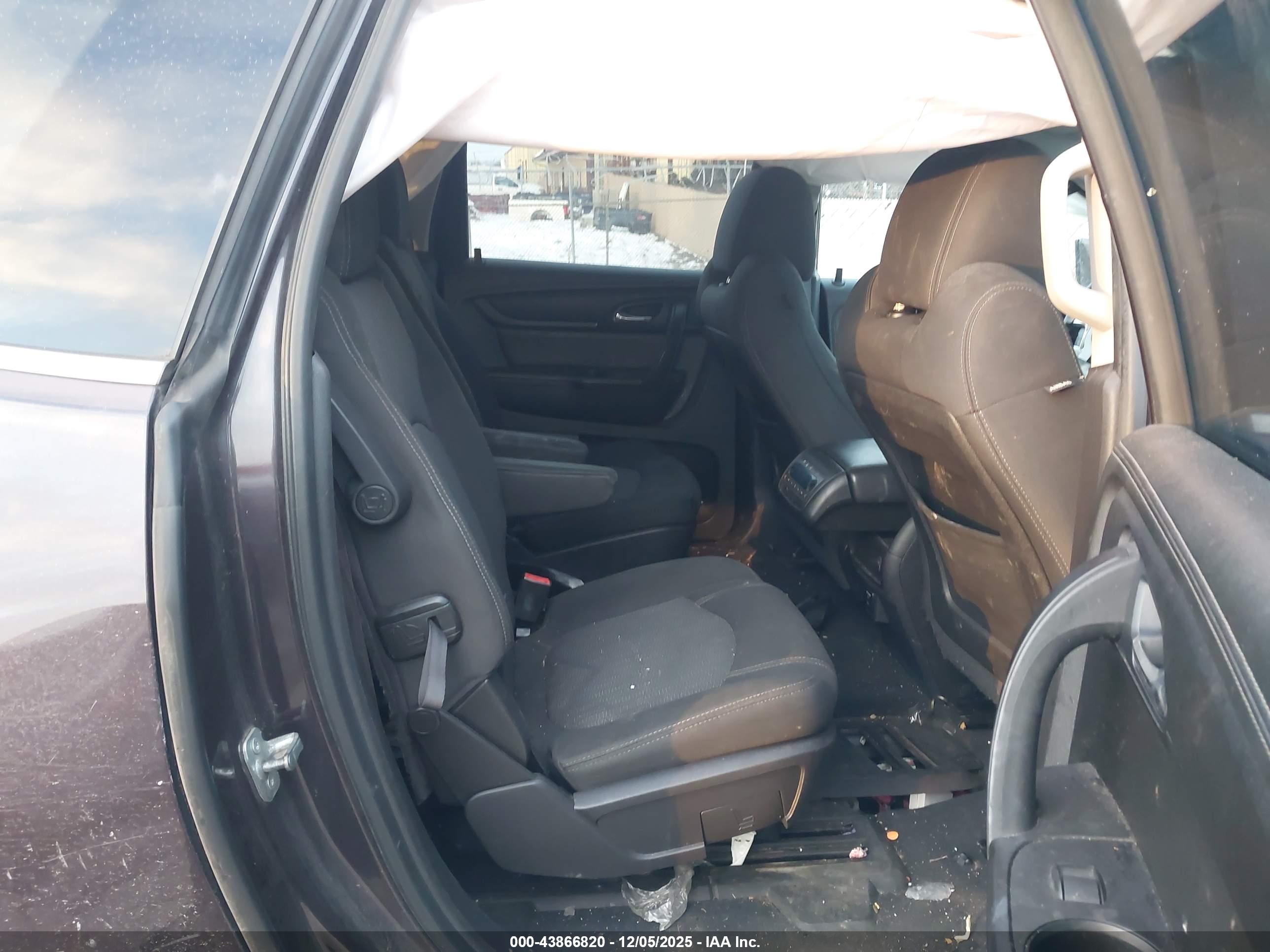 CHEVROLET TRAVERSE image 8