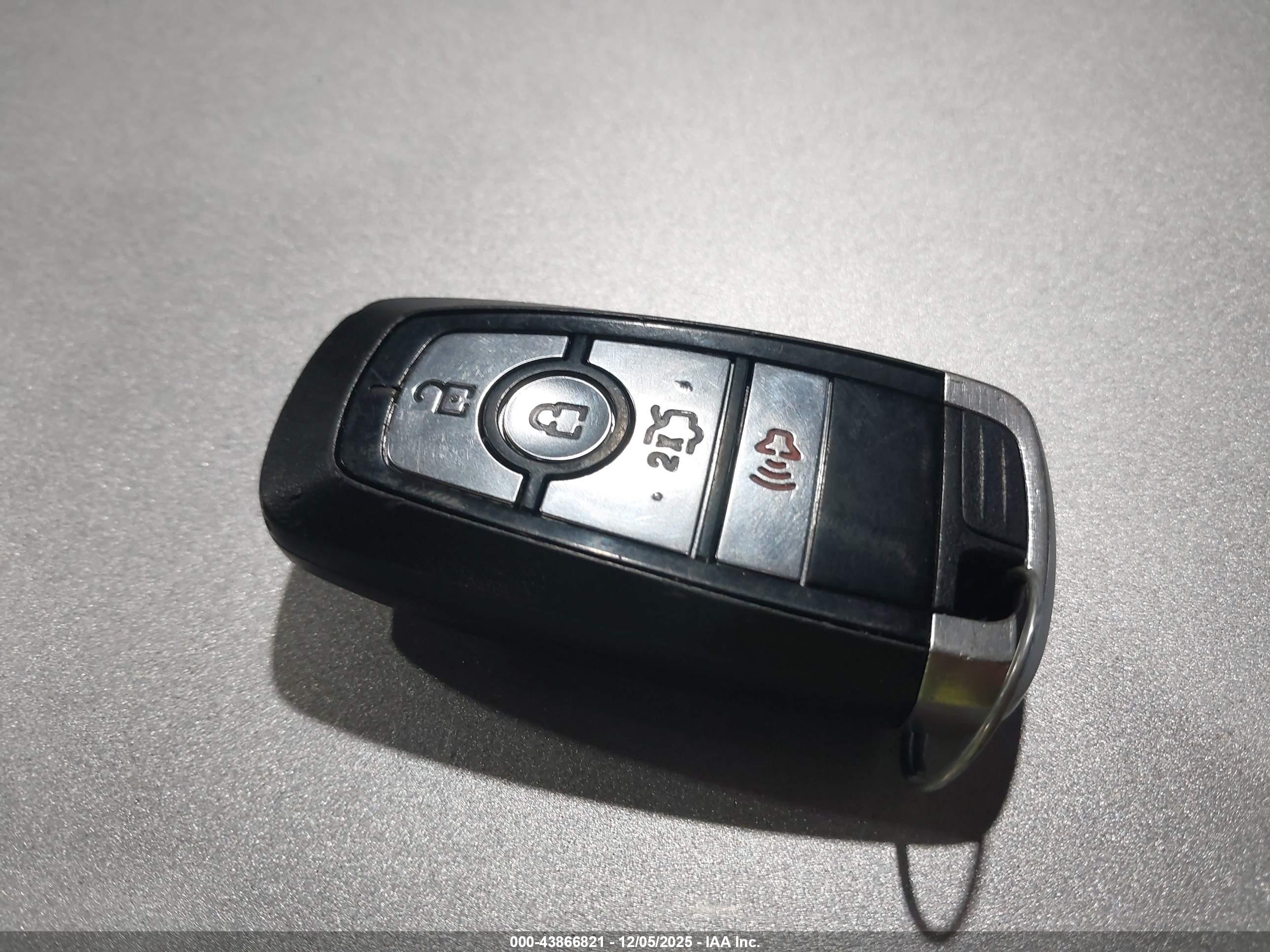 FORD FUSION image 11
