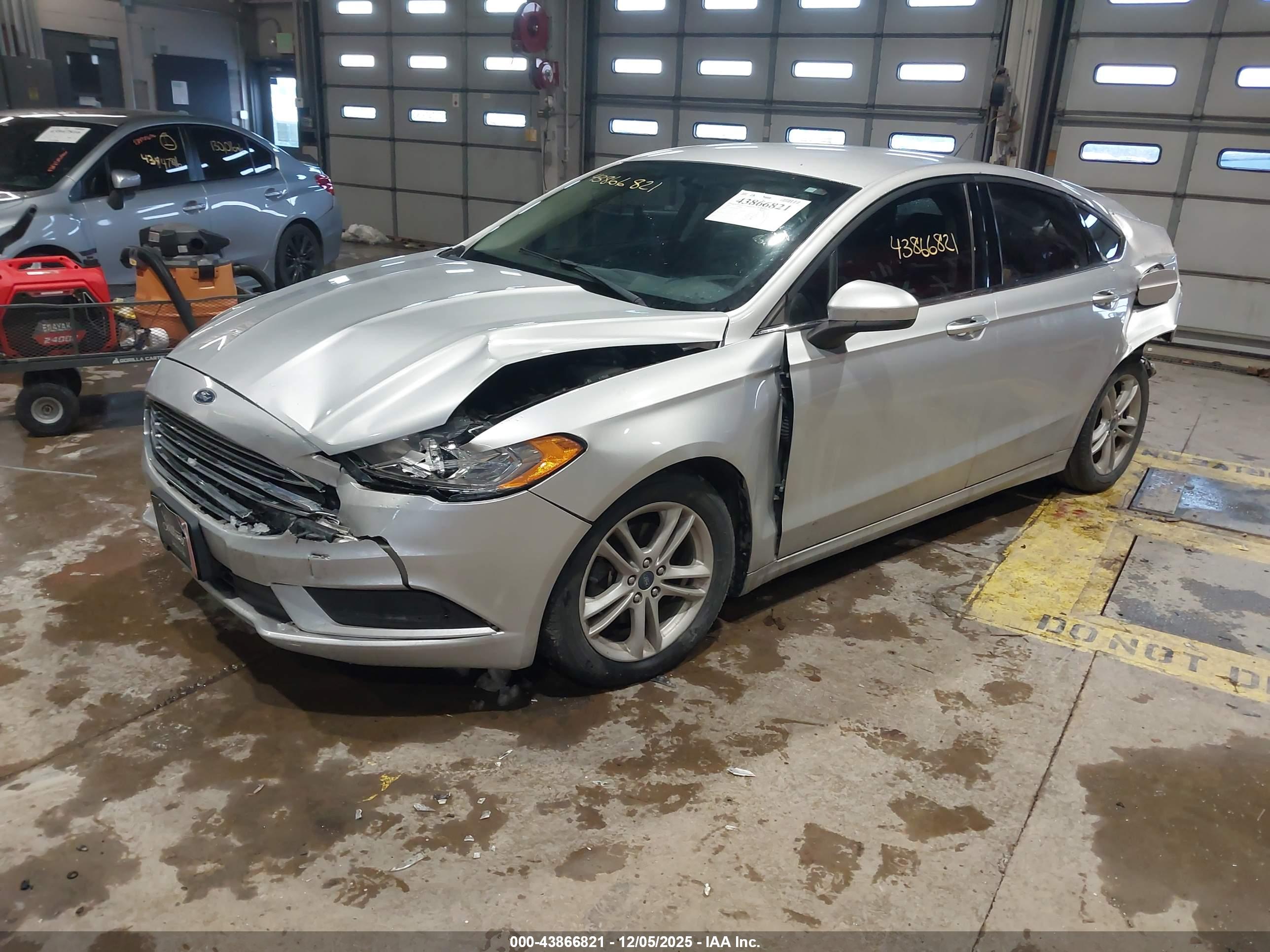 FORD FUSION image 2