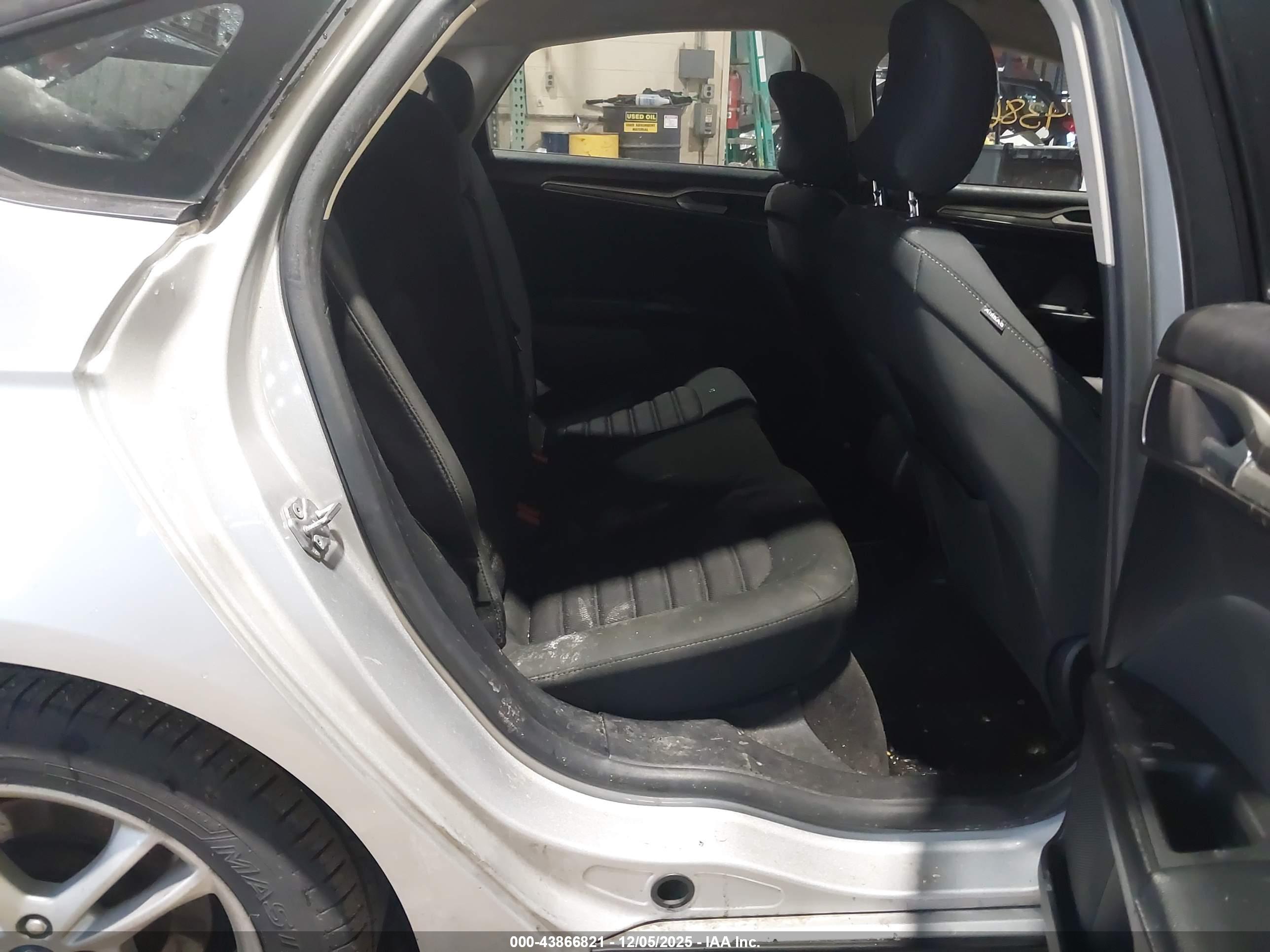 FORD FUSION image 8